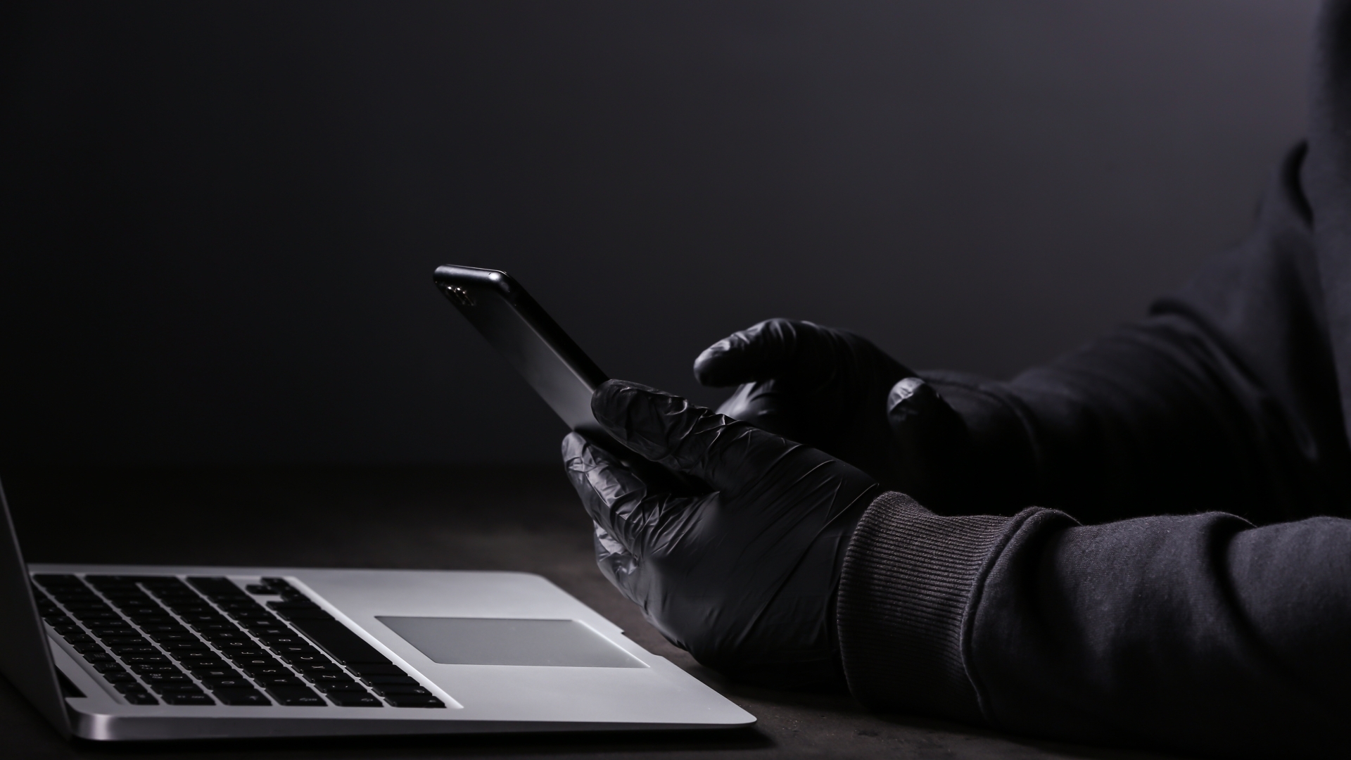 Seniorin in Hollfeld um mehr als 10.000 Euro betrogen