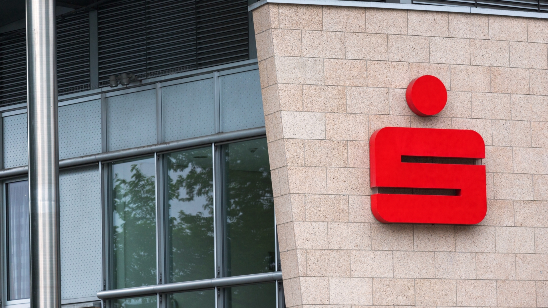 Nach Raub in NRW: Wie sicher sind die Bank-Schließfächer in der Region?