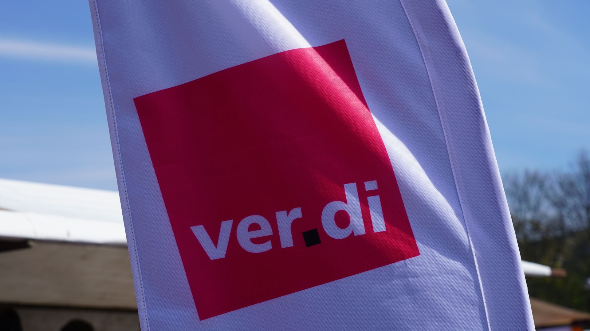 Bamberg: Stadtbusse bleiben am Montag stehen – Verdi ruft zum Warnstreik auf – Basel-Schulbusse fahren regulär