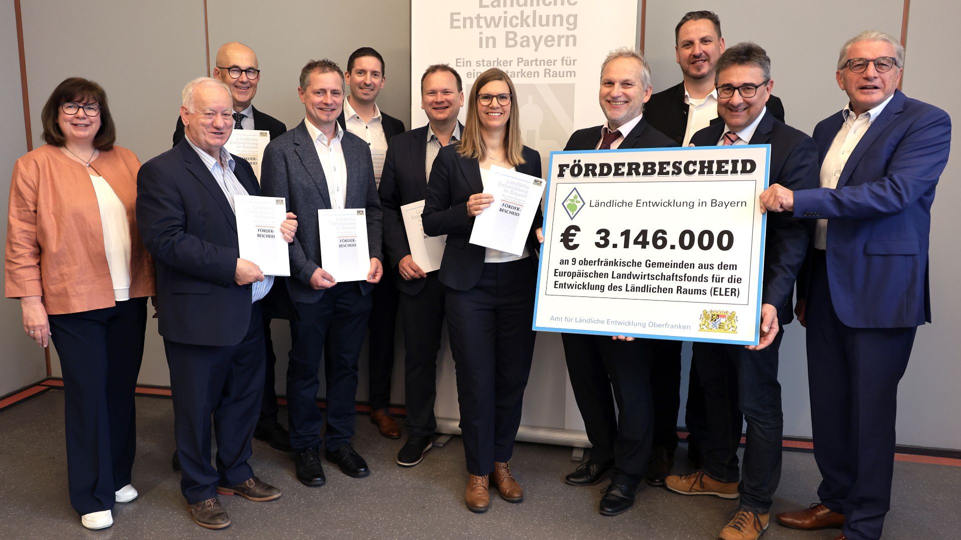 Europäischer Landwirtschaftsfonds für den Ländlichen Raum: Übergabe der Förderbescheide an oberfränkische Gemeinden