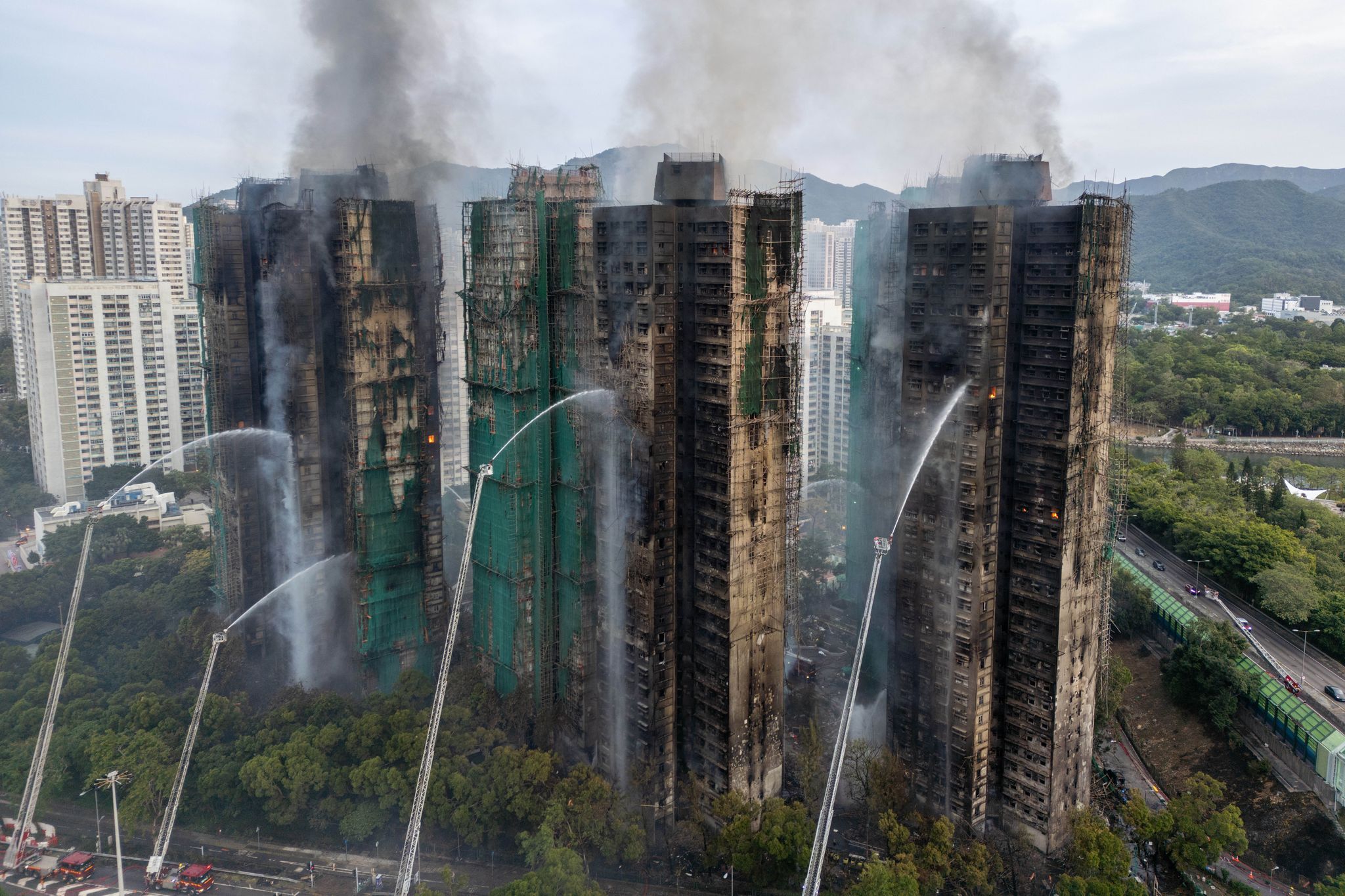Mindestens 44 Tote: Hongkong trauert um Großbrand-Opfer