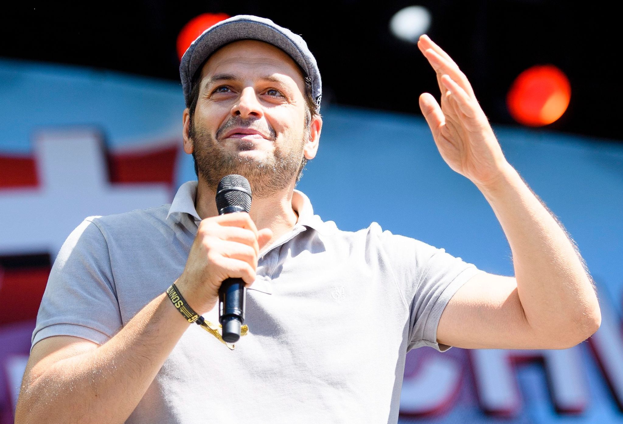 Comedian Kaya Yanar beendet Bühnenkarriere in Deutschland