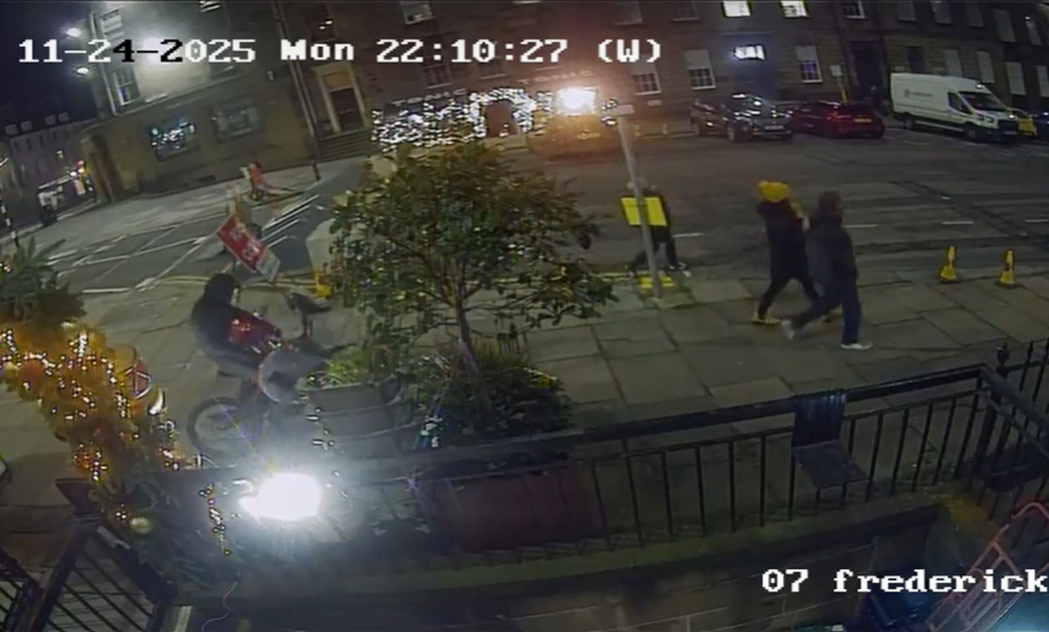 Kuriose Tat: Dieb klaut riesigen Nussknacker in Edinburgh