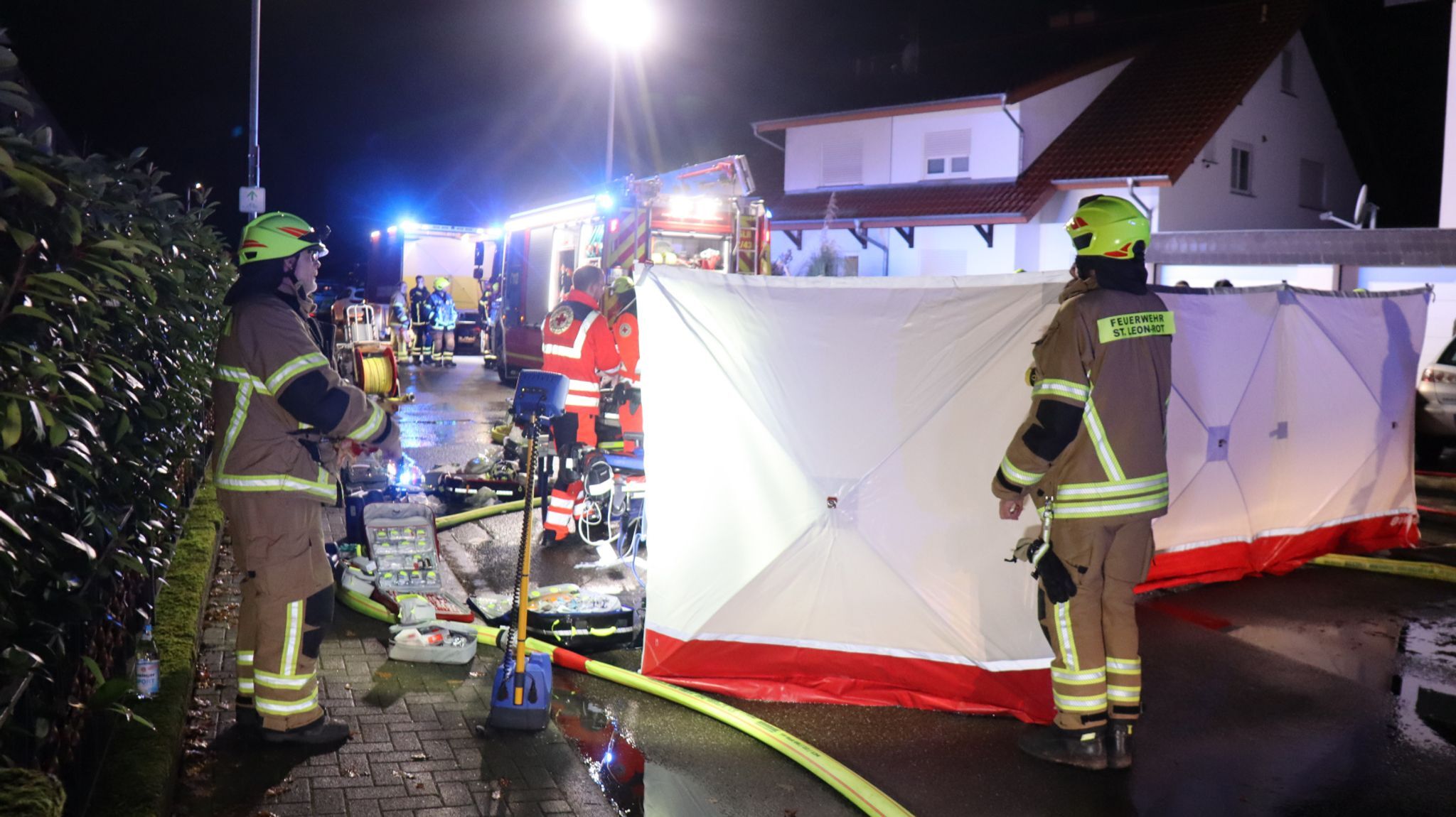 Zwei Menschen sterben bei Brand in Einfamilienhaus