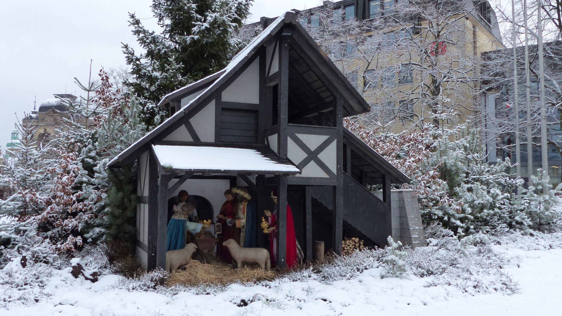 Großkrippe am Bamberger Schönleinsplatz ist wieder aufgebaut