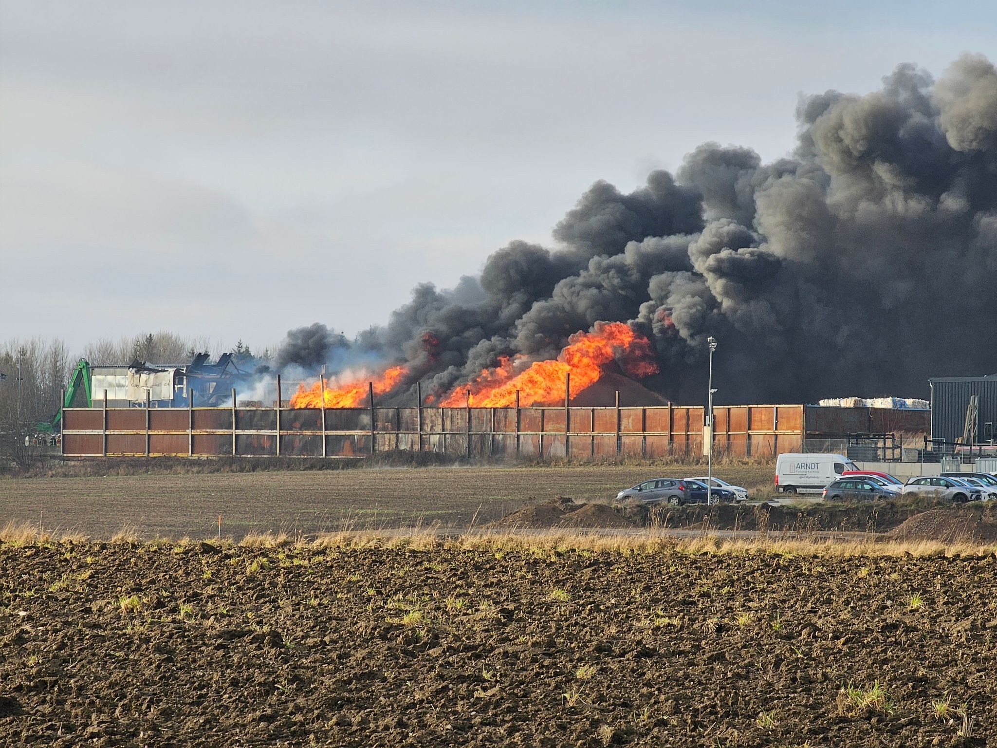 Großbrand in Recyclingbetrieb – Schaden in Millionenhöhe