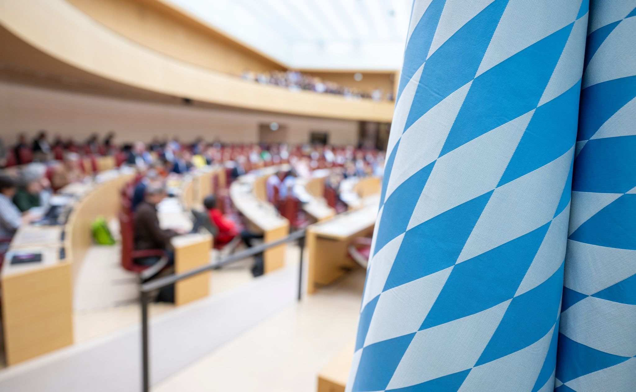 Wassercent und Drohnenabwehr – Landtag winkt Gesetze durch