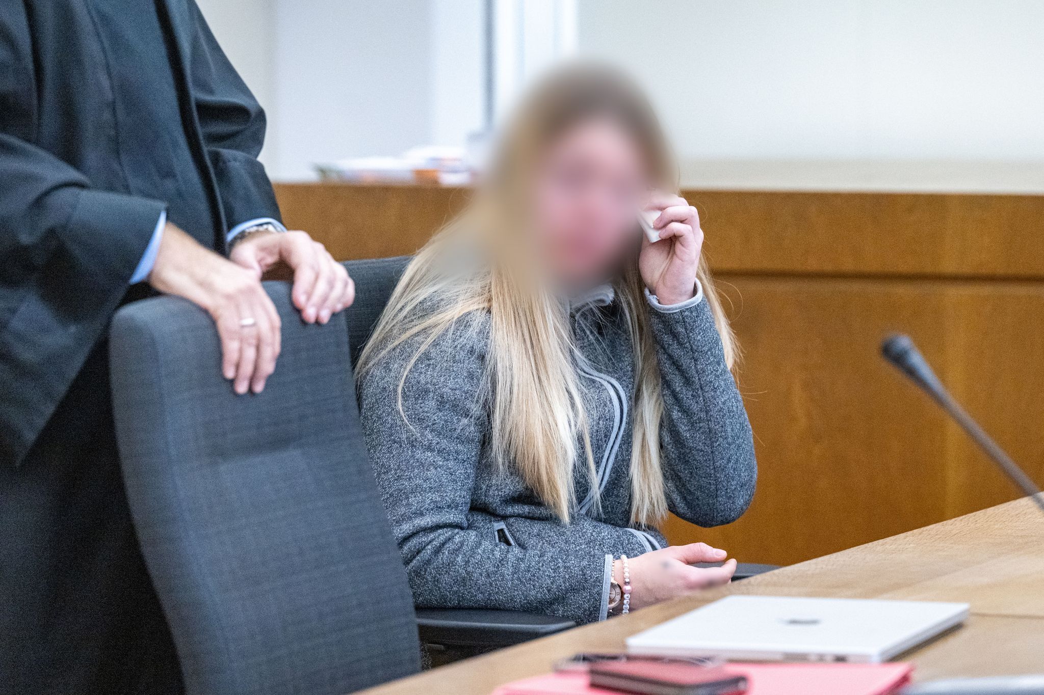 Mann erstochen – Gefängnis oder nicht für die Angeklagte?
