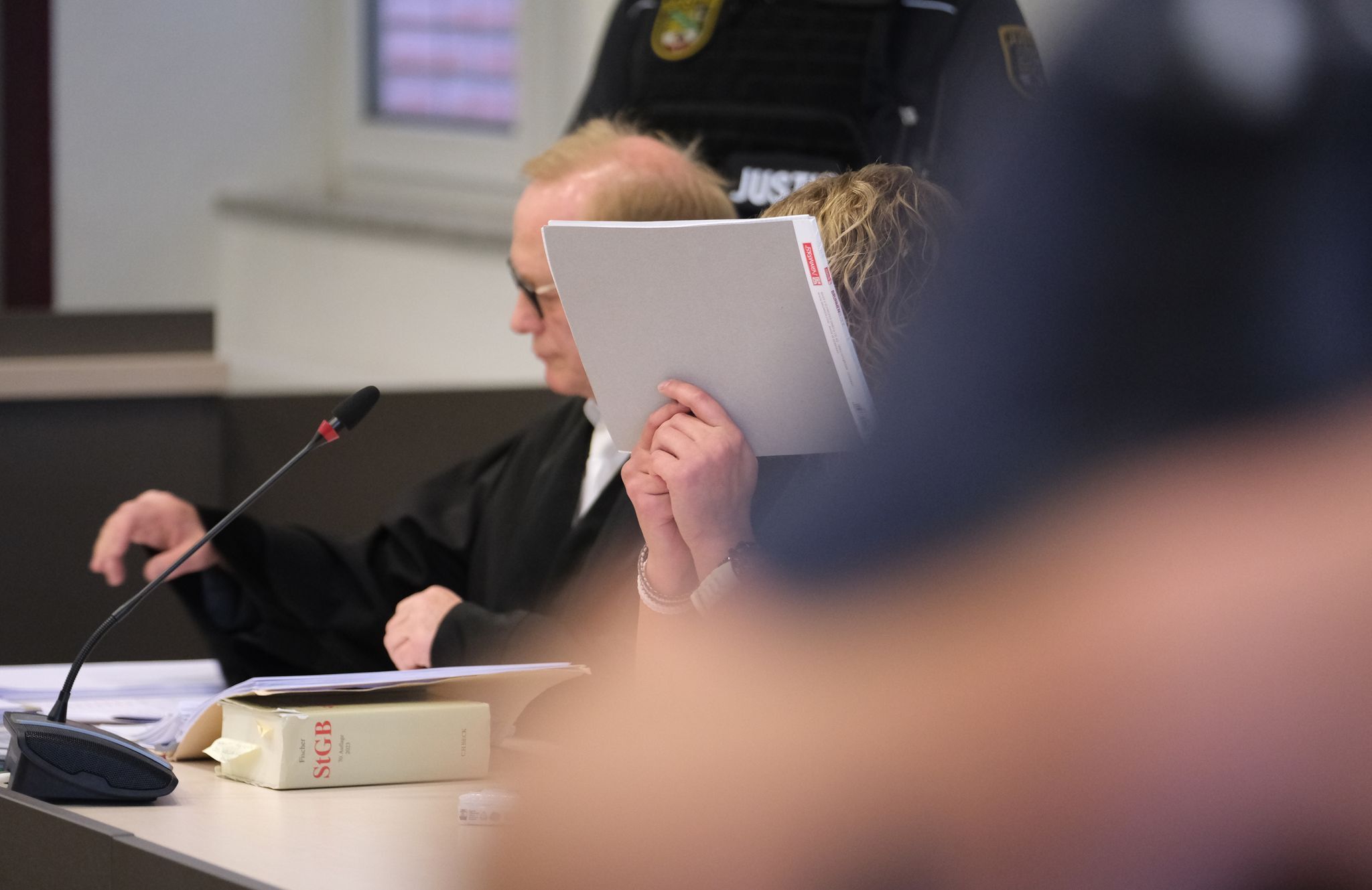 Babys nach Geburt in Müllsäcken erstickt – Mutter verurteilt