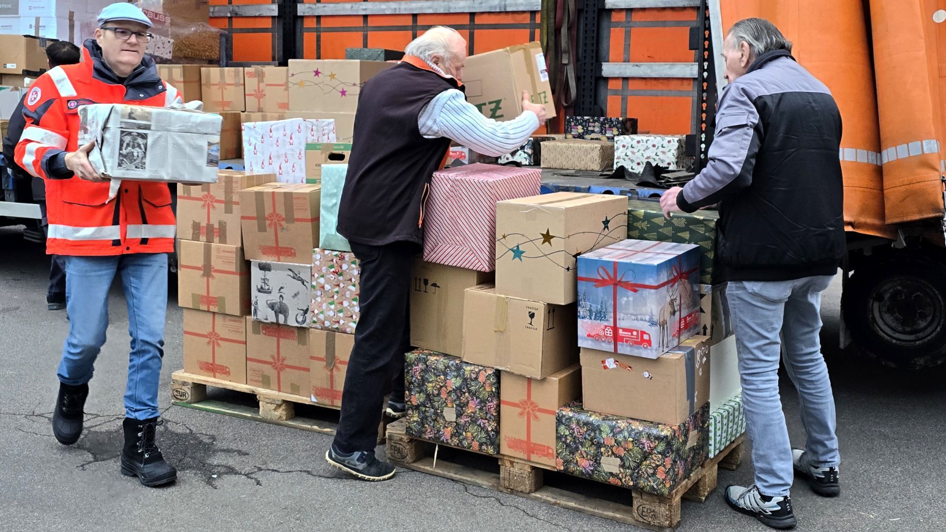 Oberfranken: Weihnachtstrucker der Johanniter im Einsatz