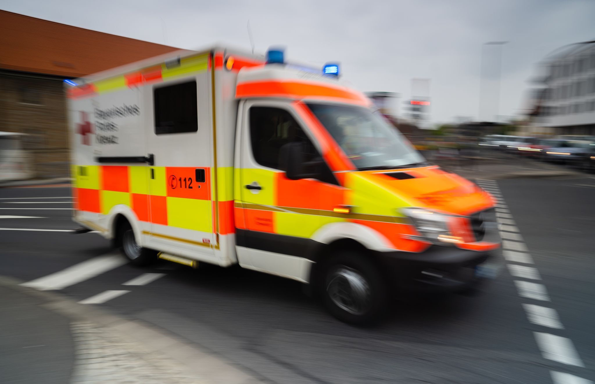 Vier Verletzte bei Unfall von Rettungswagen mit Patientin