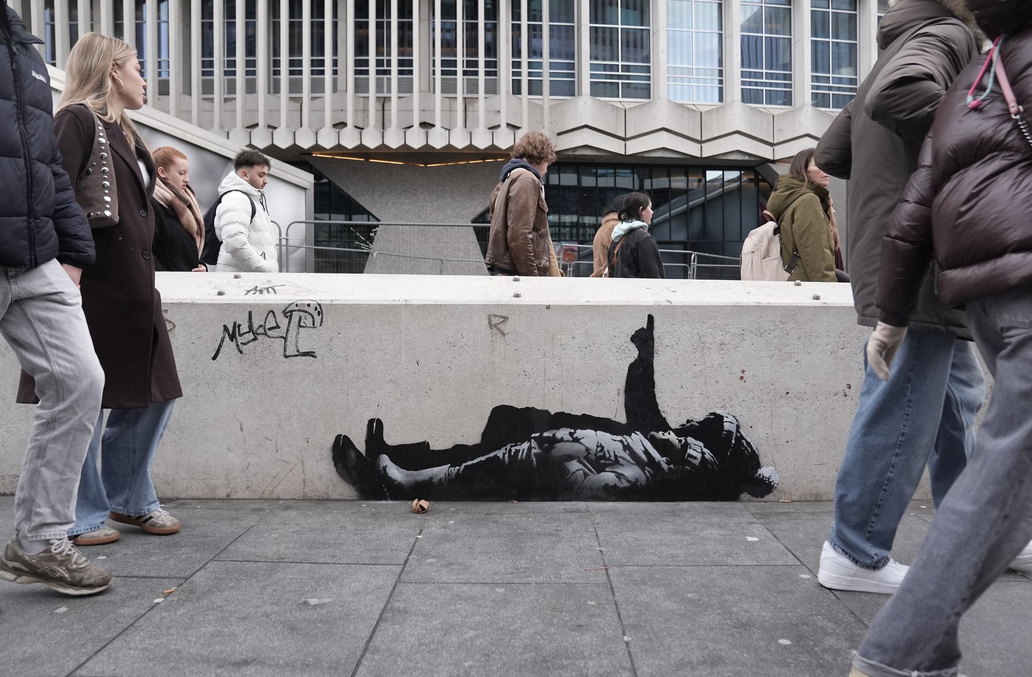 Neue Banksy-Kunst zieht Menschen in London an