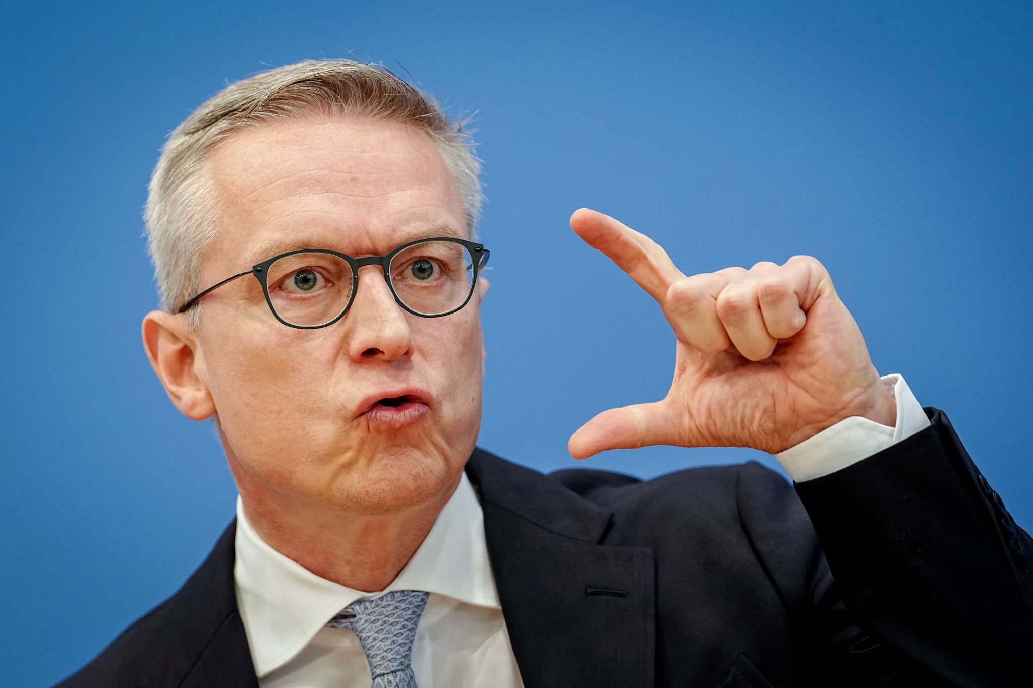 Bundesdigitalminister für Social-Media-Sperre für Kinder