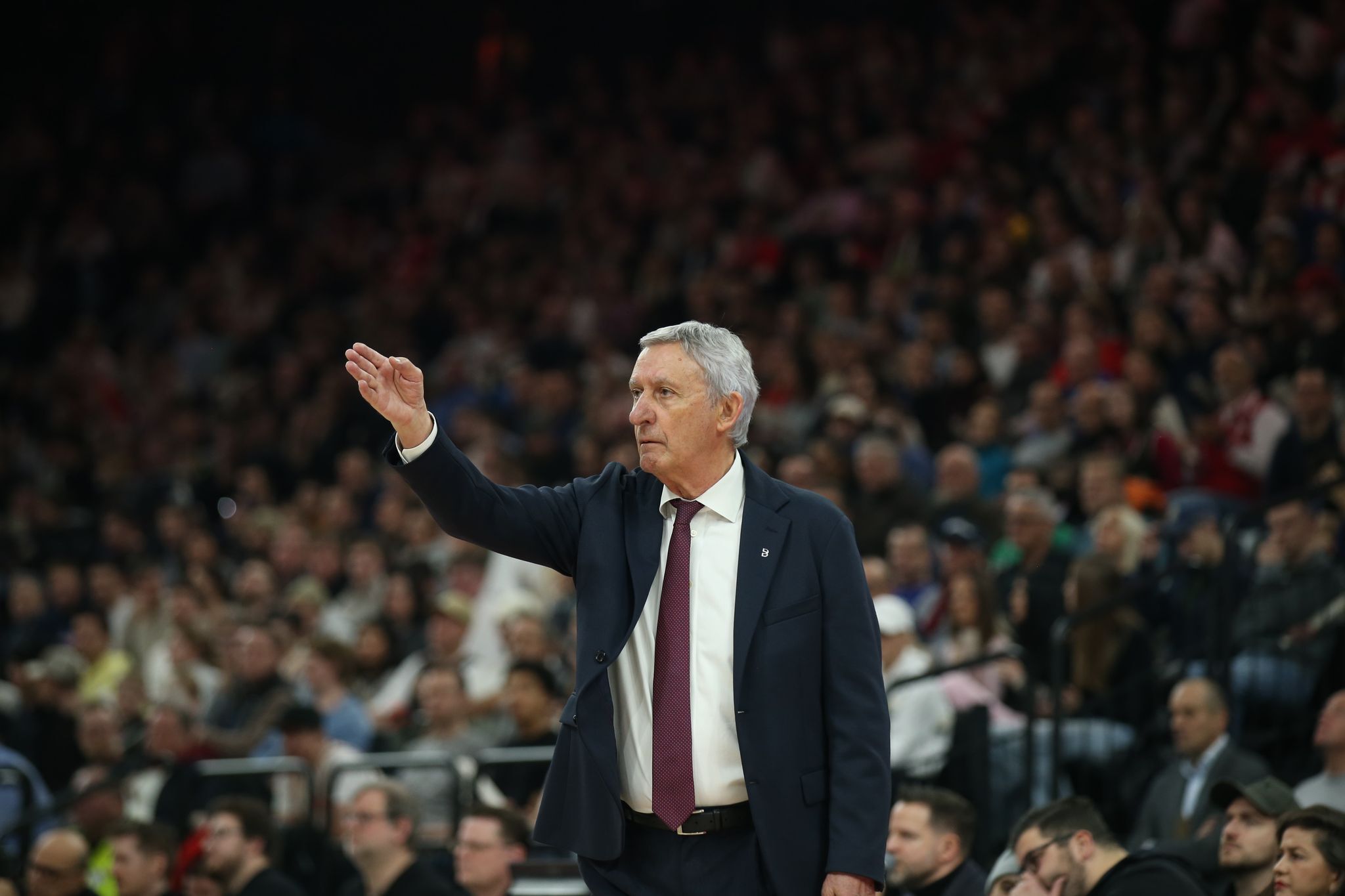 Trainerwechsel als Tabellenführer: Bayern siegt mit Pesic