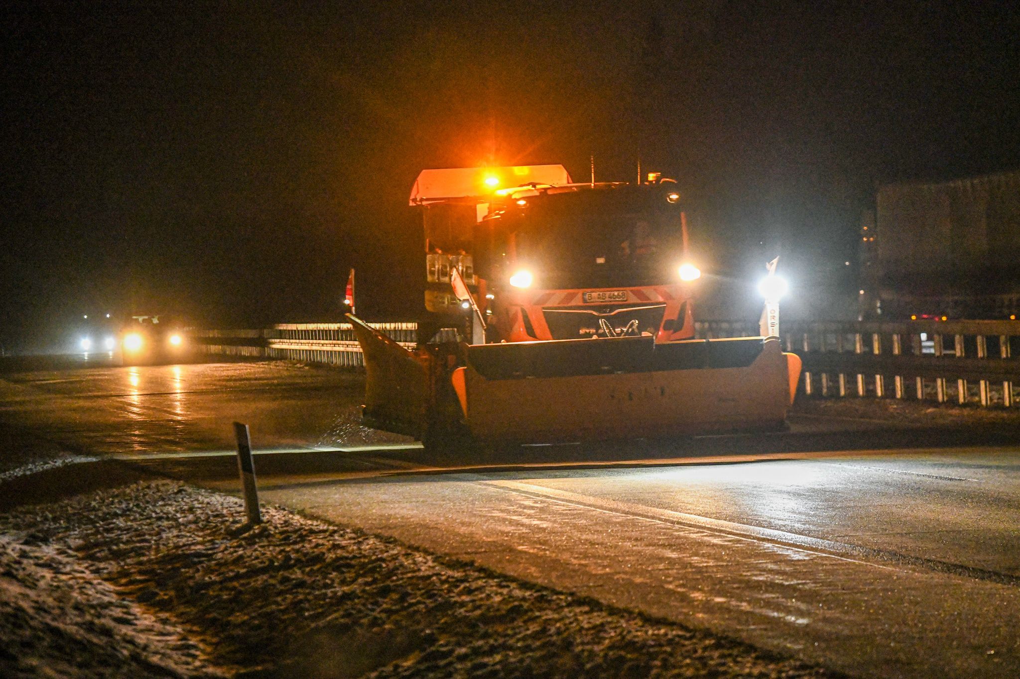 13 Menschen bei Unfall verletzt – Glatteis erschwert Rettung