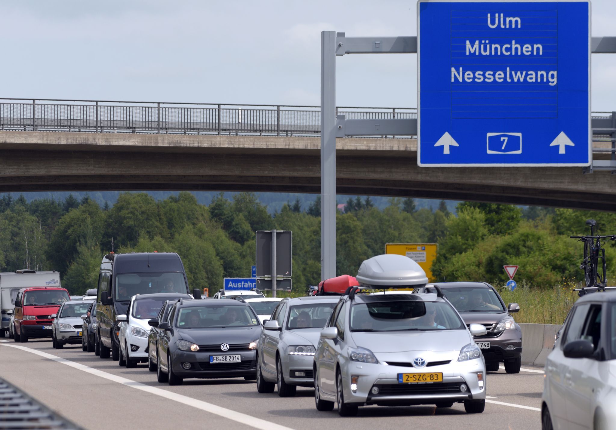 Dichter Verkehr und Verzögerungen am Grenztunnel Füssen
