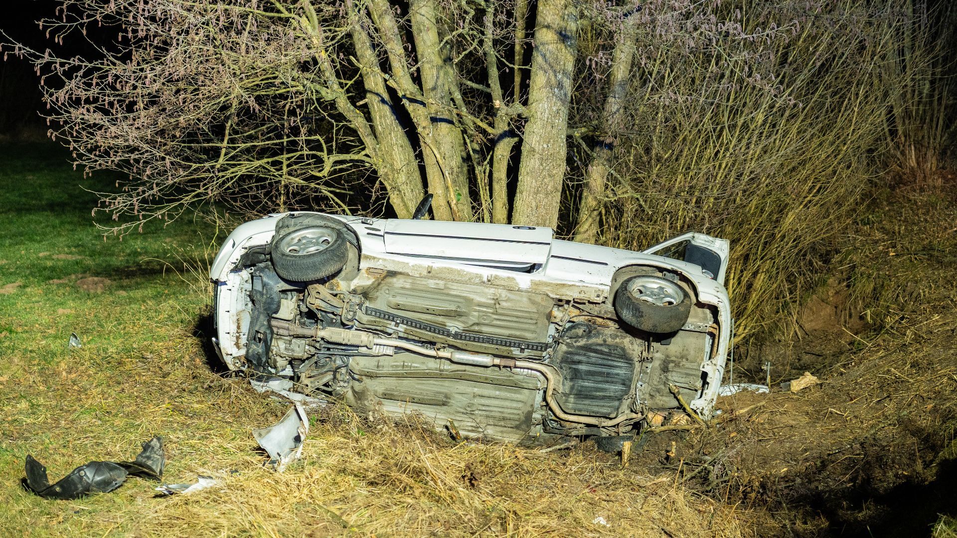 Jeweils gegen Baum gekracht: zwei schwere Unfälle im Landkreis Bamberg