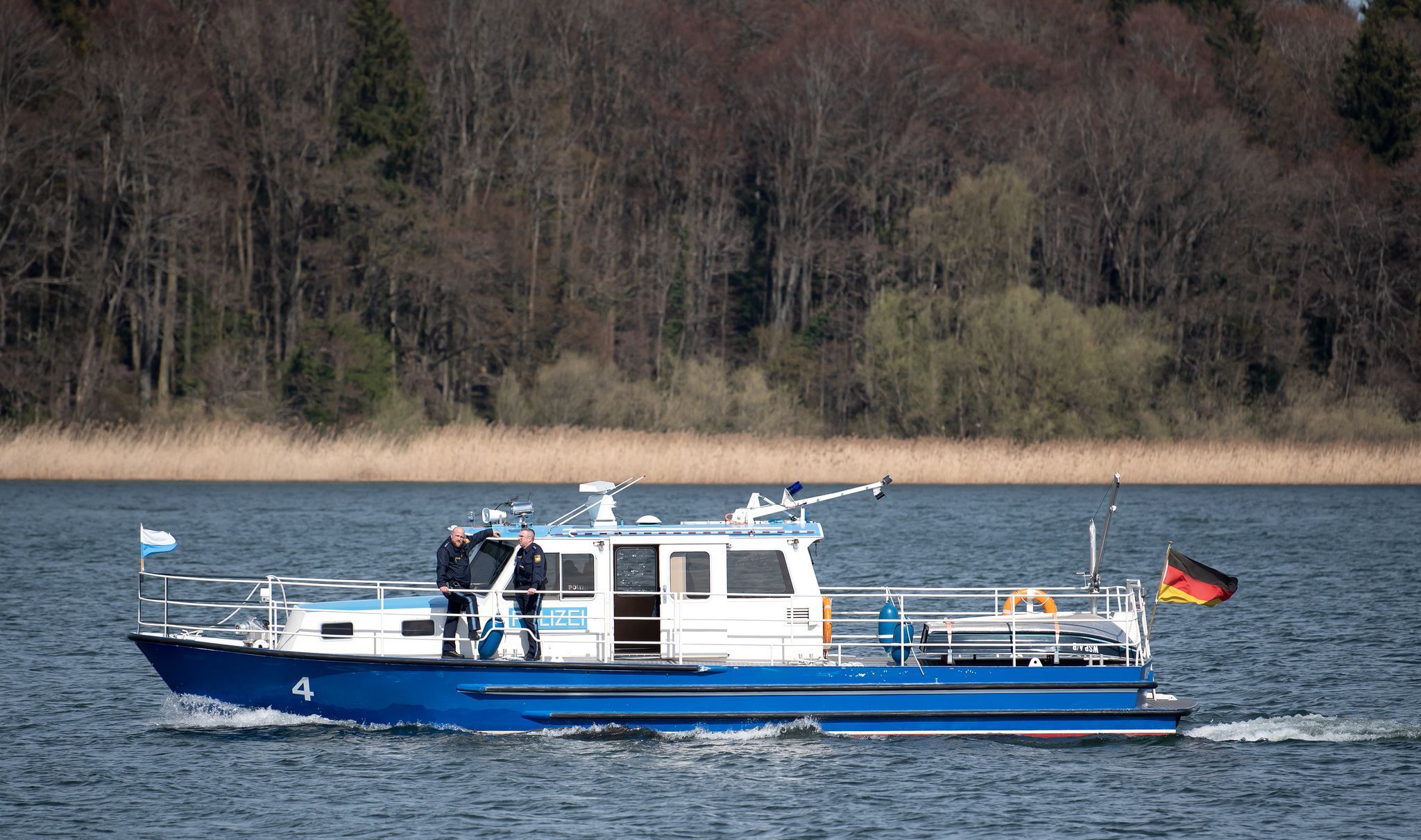 Kontrolle: Schiff leitet schmutziges Abwasser in Donau