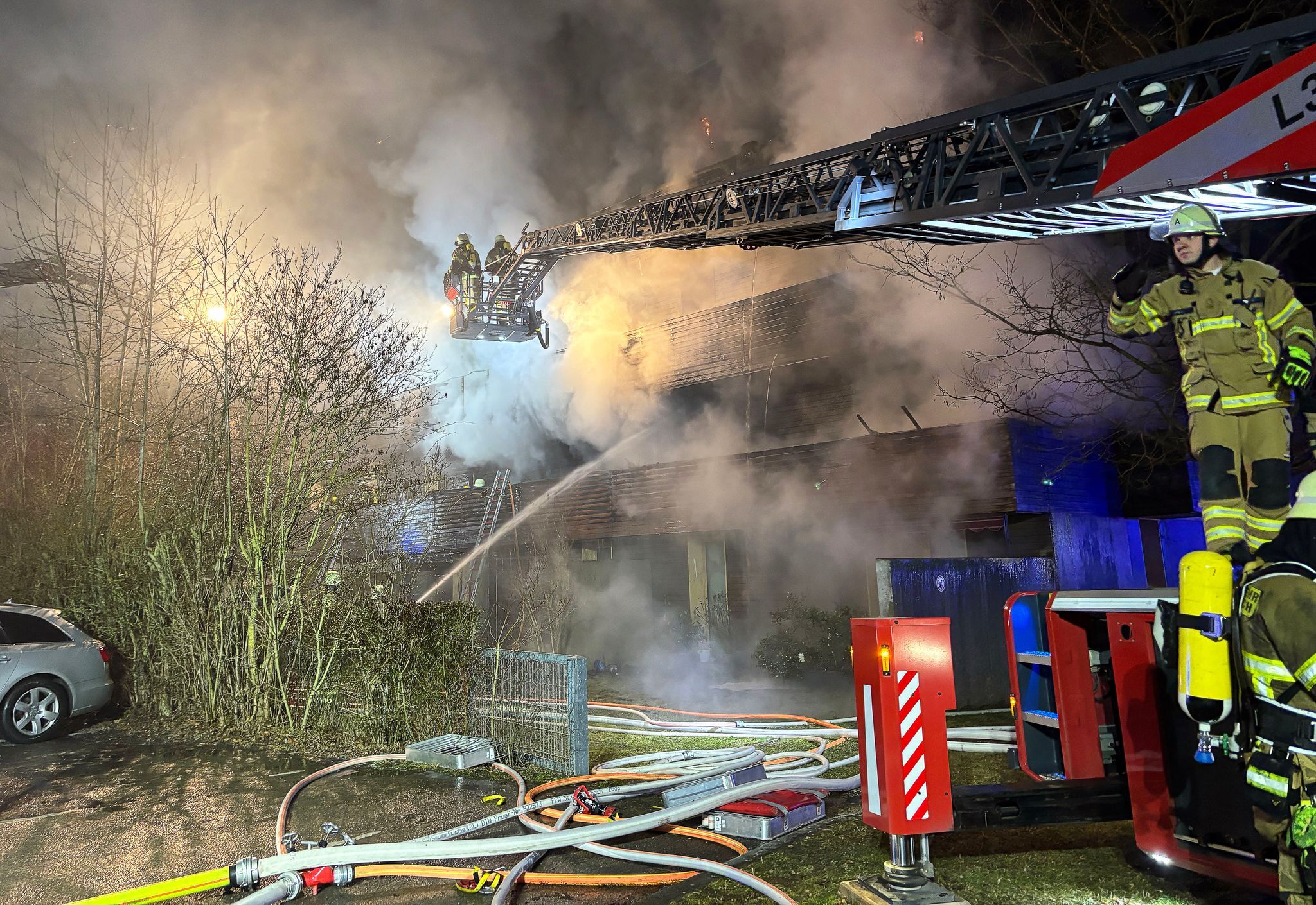 Mehrfamilienhaus brennt – Bewohner finden in Halle Zuflucht