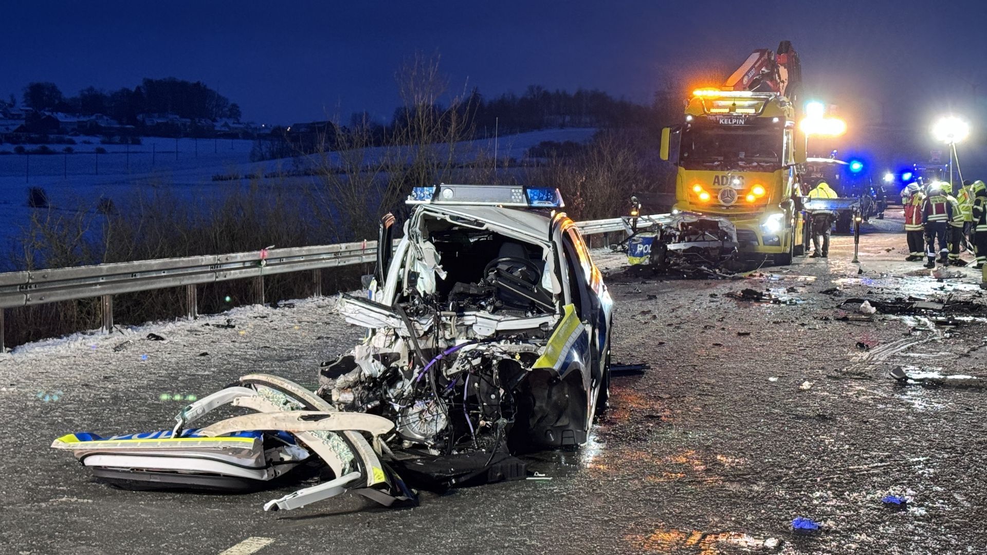 Silvesternacht endet in Horror-Crash: Polizeibeamter stirbt im Dienst