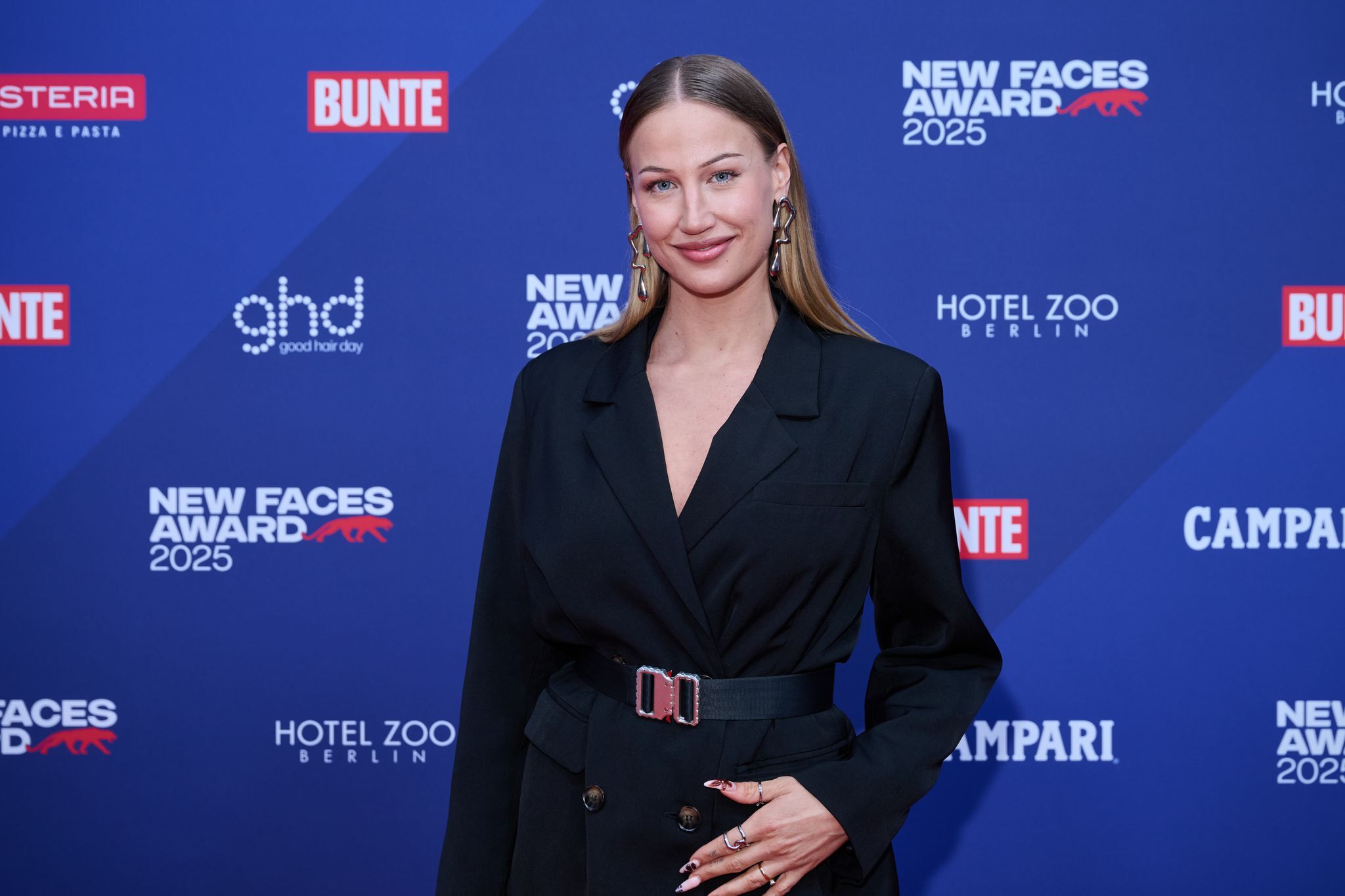 Lulu Lewe feiert Neujahr mit Baby Lounis Noé