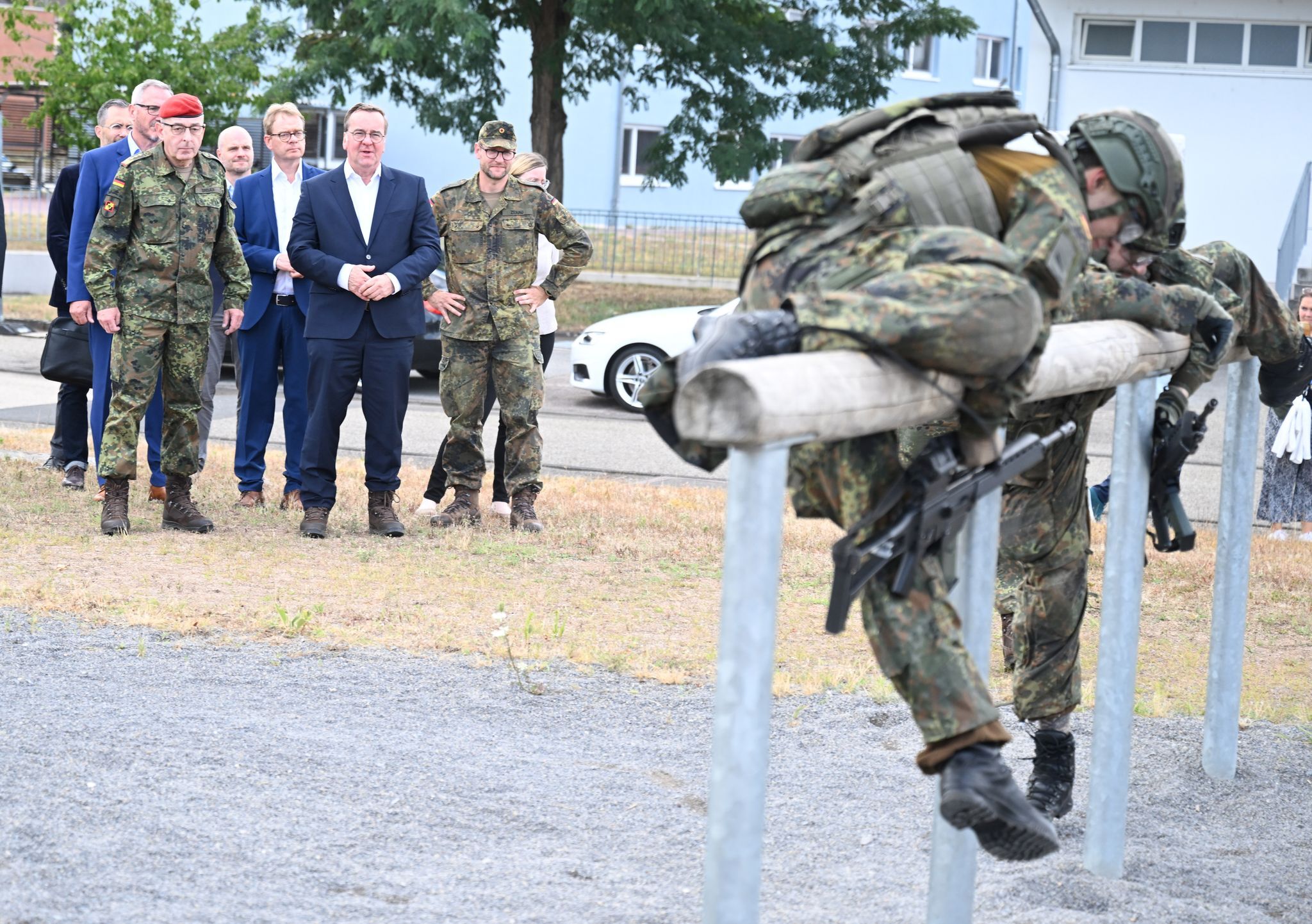 Pistorius und Breuer: Wehrdienst jetzt zum Erfolg führen