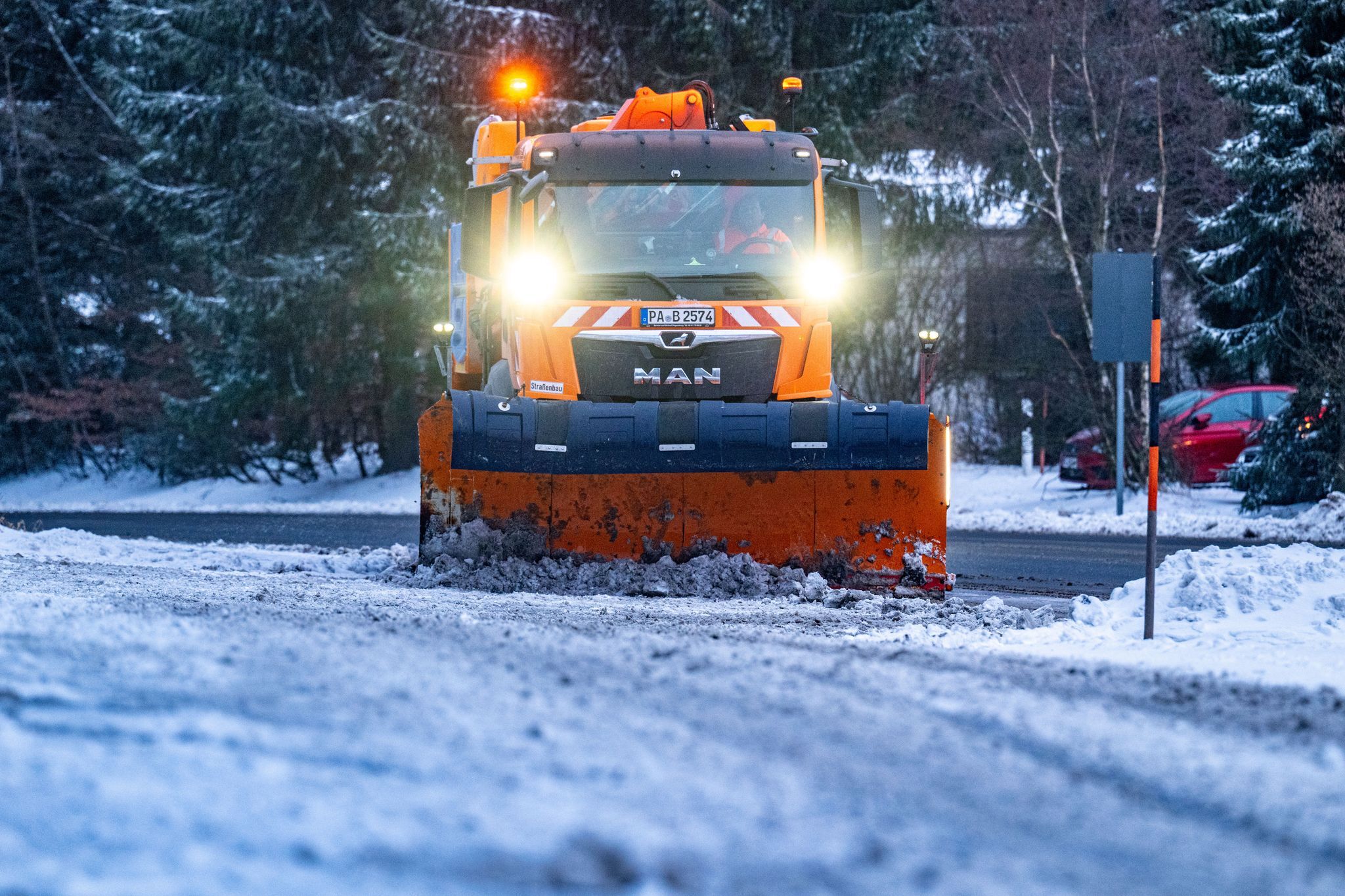 Schnee und Glätte: Lage auf Bayerns Straßen beruhigt sich