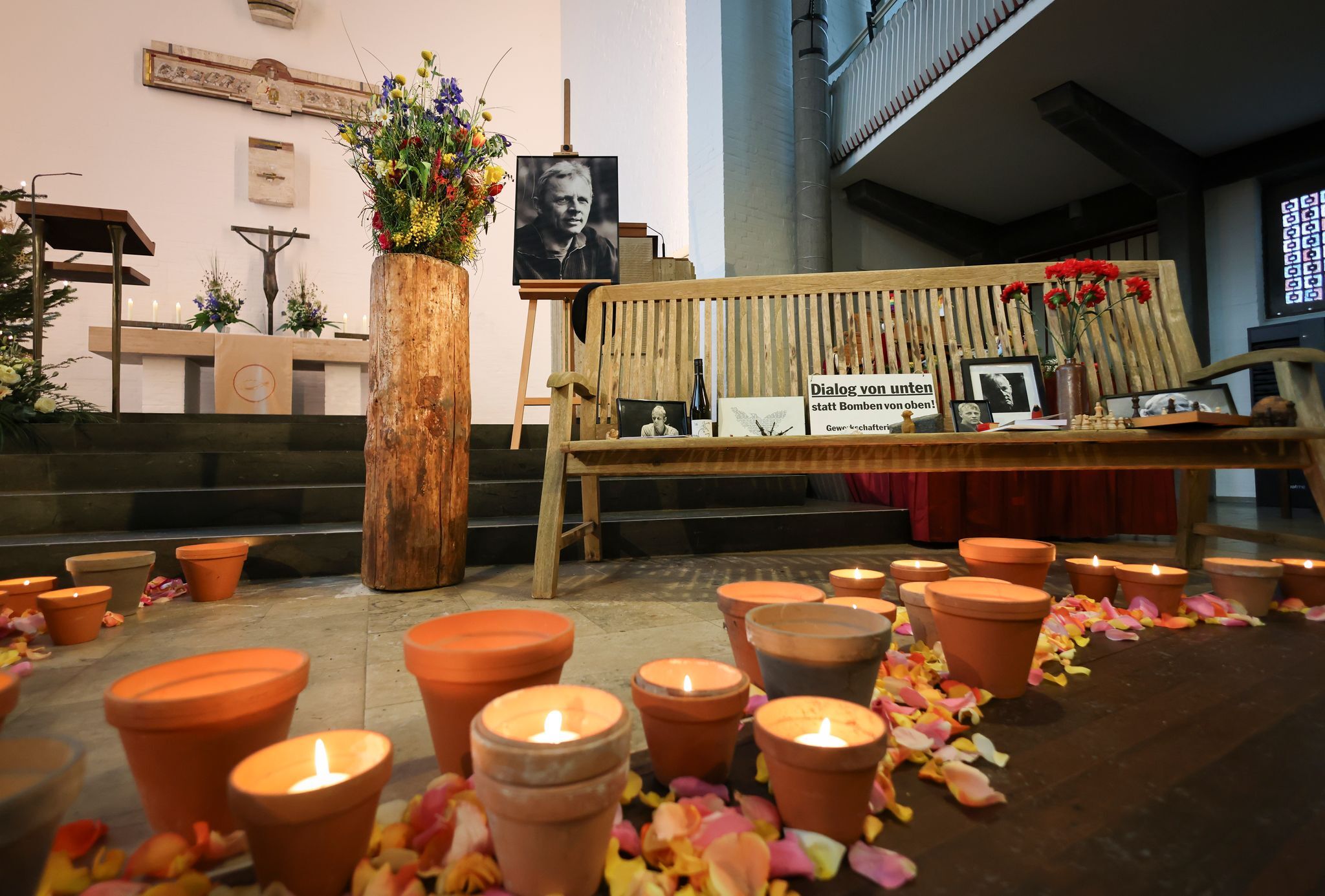 Bewegende Trauerfeier für Schauspieler Rolf Becker