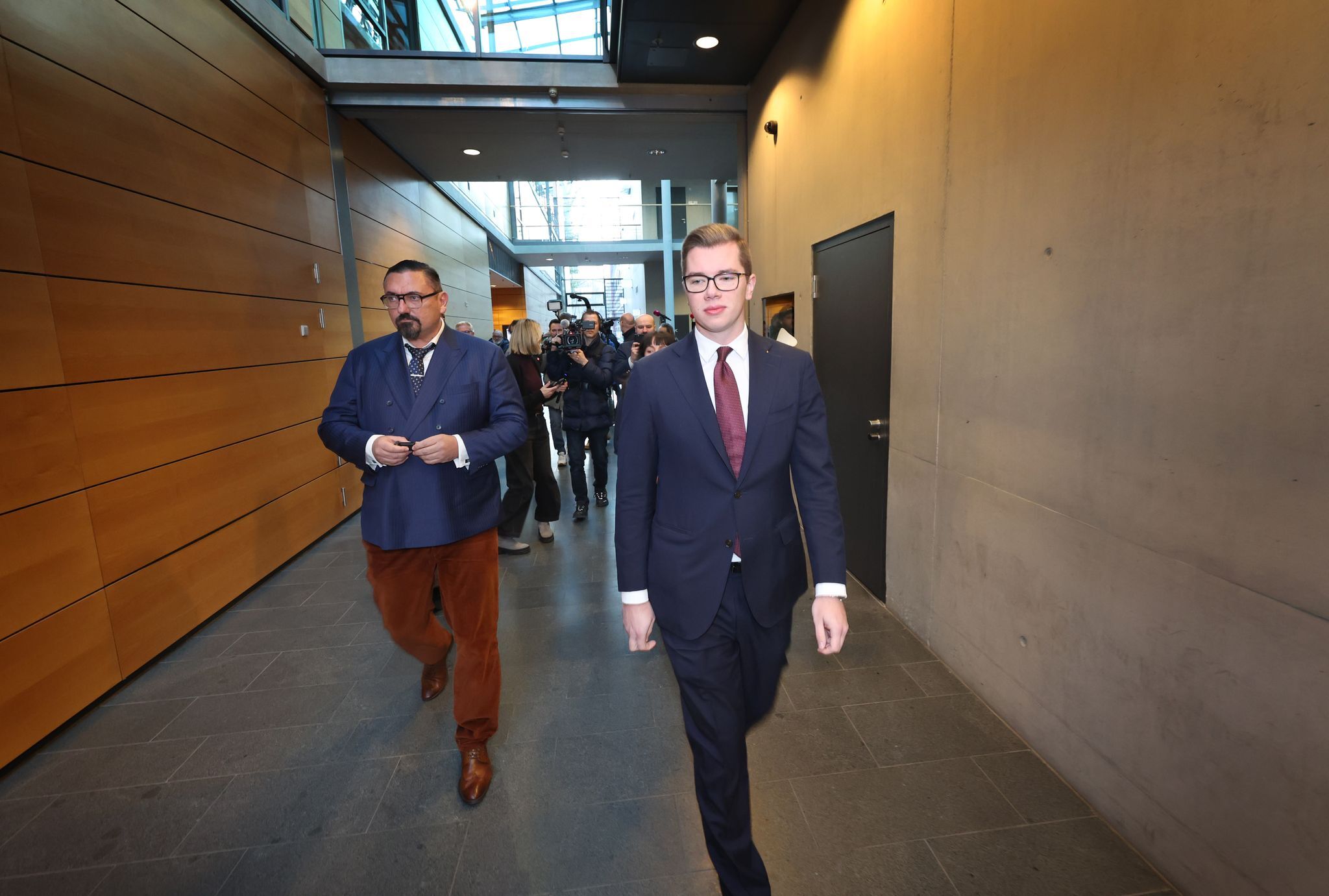 Rechtsradikale Musik auf USB-Stick aus Halembas Zimmer