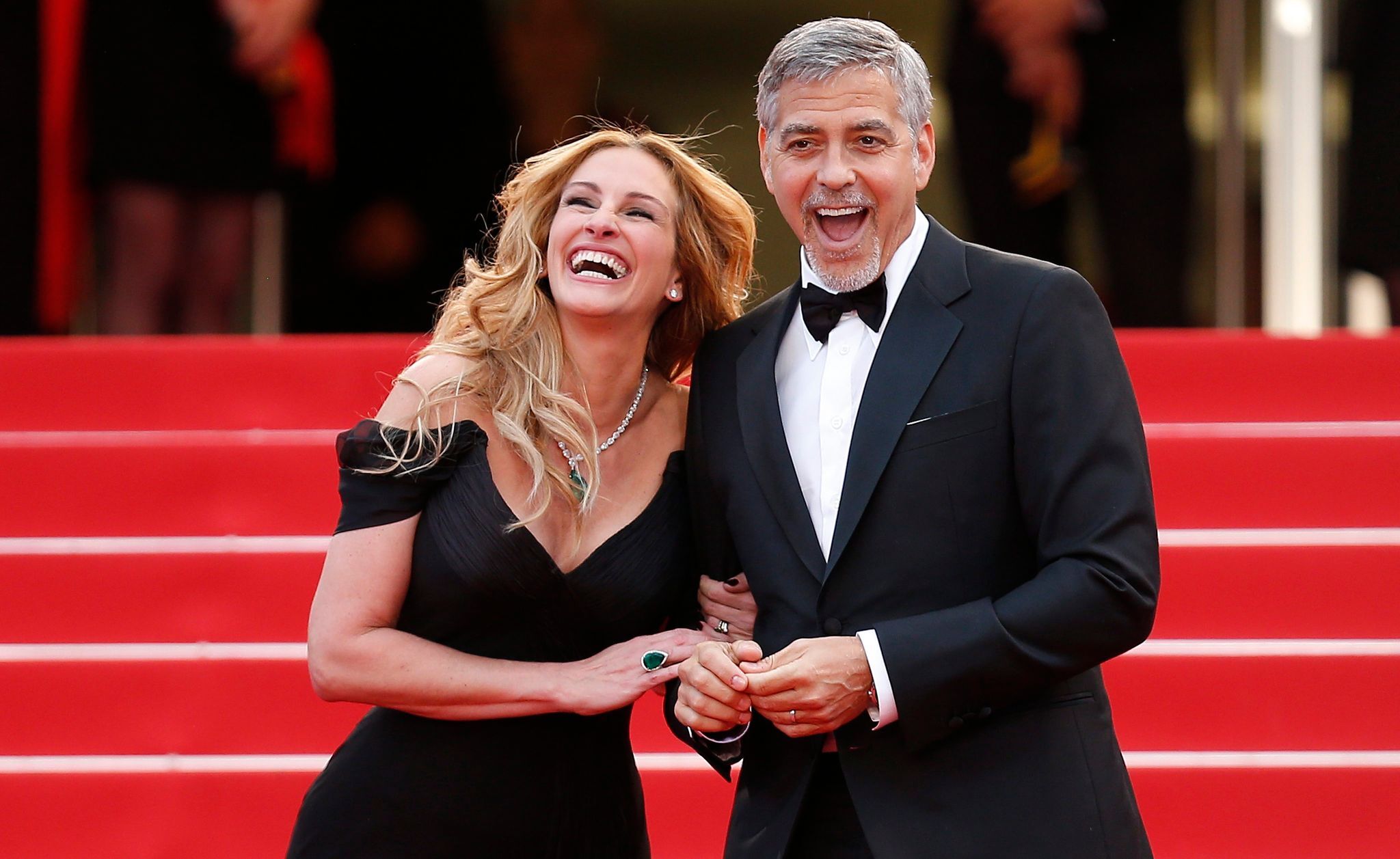 Julia Roberts und George Clooney teilen Golden Globes aus