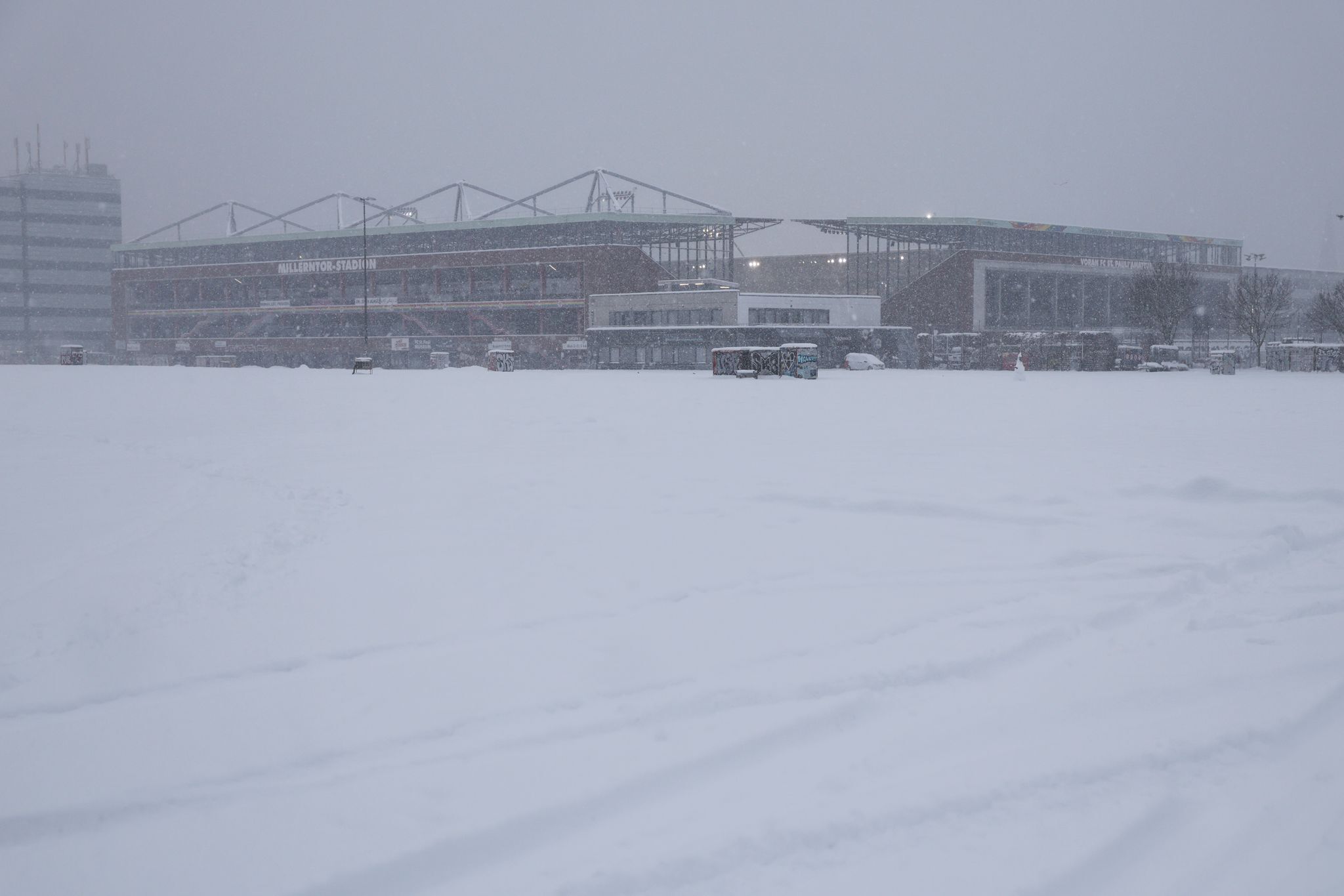 Schnee und Wind: Spiel St. Pauli gegen Leipzig abgesagt