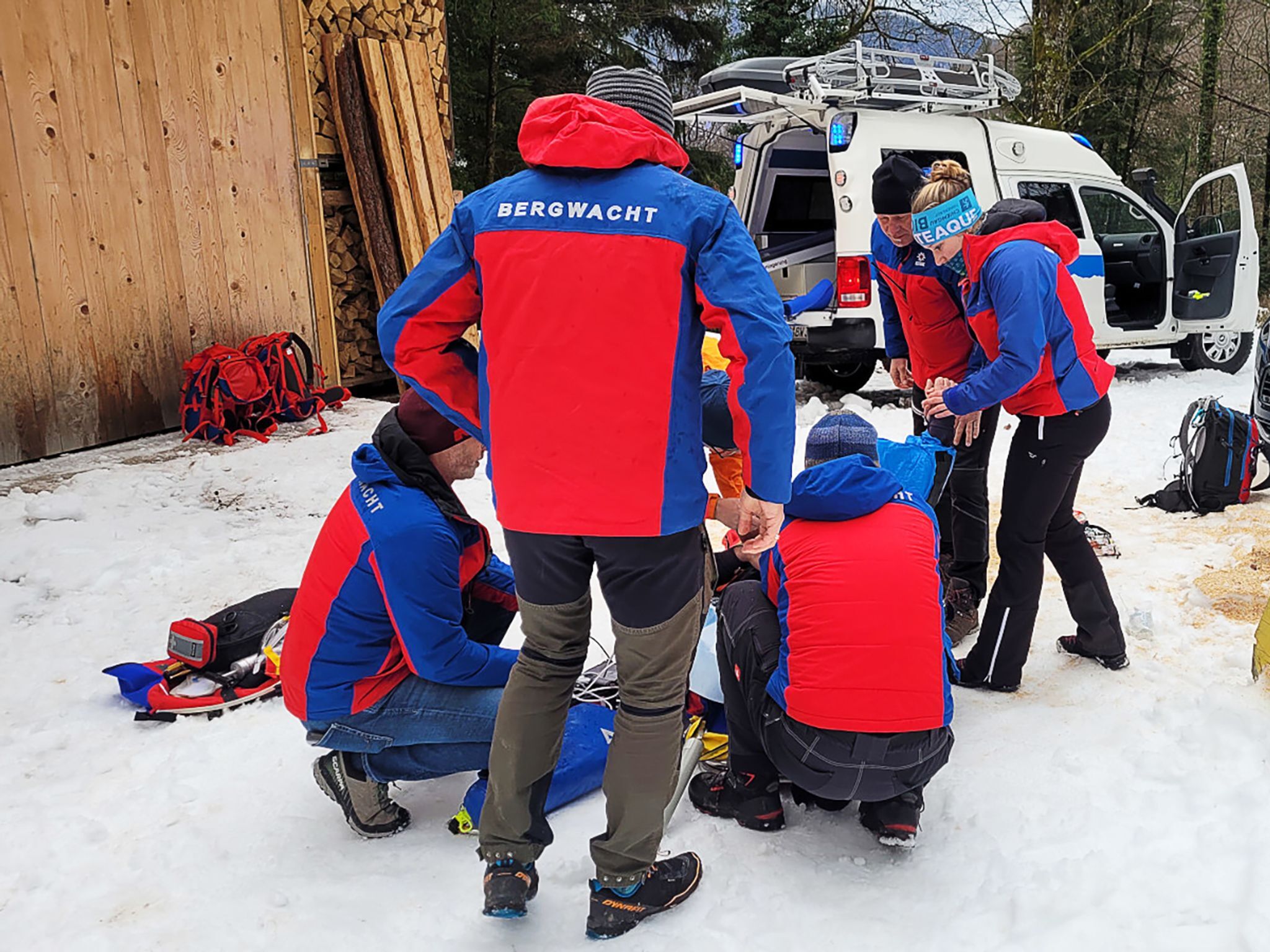Waldarbeiter stürzt schwer – Bergwacht rückt mit Notarzt aus