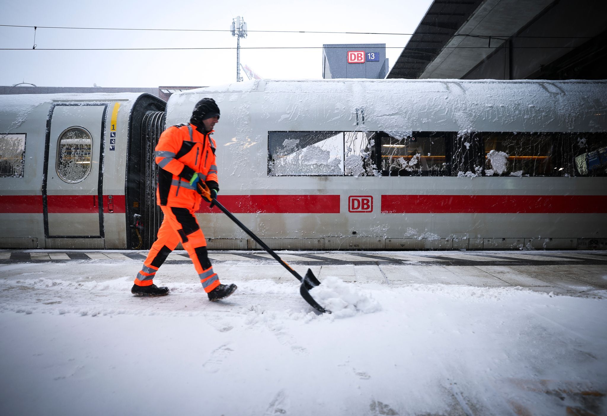 Schnee zieht nach Süden – Fernverkehr der Bahn soll anlaufen