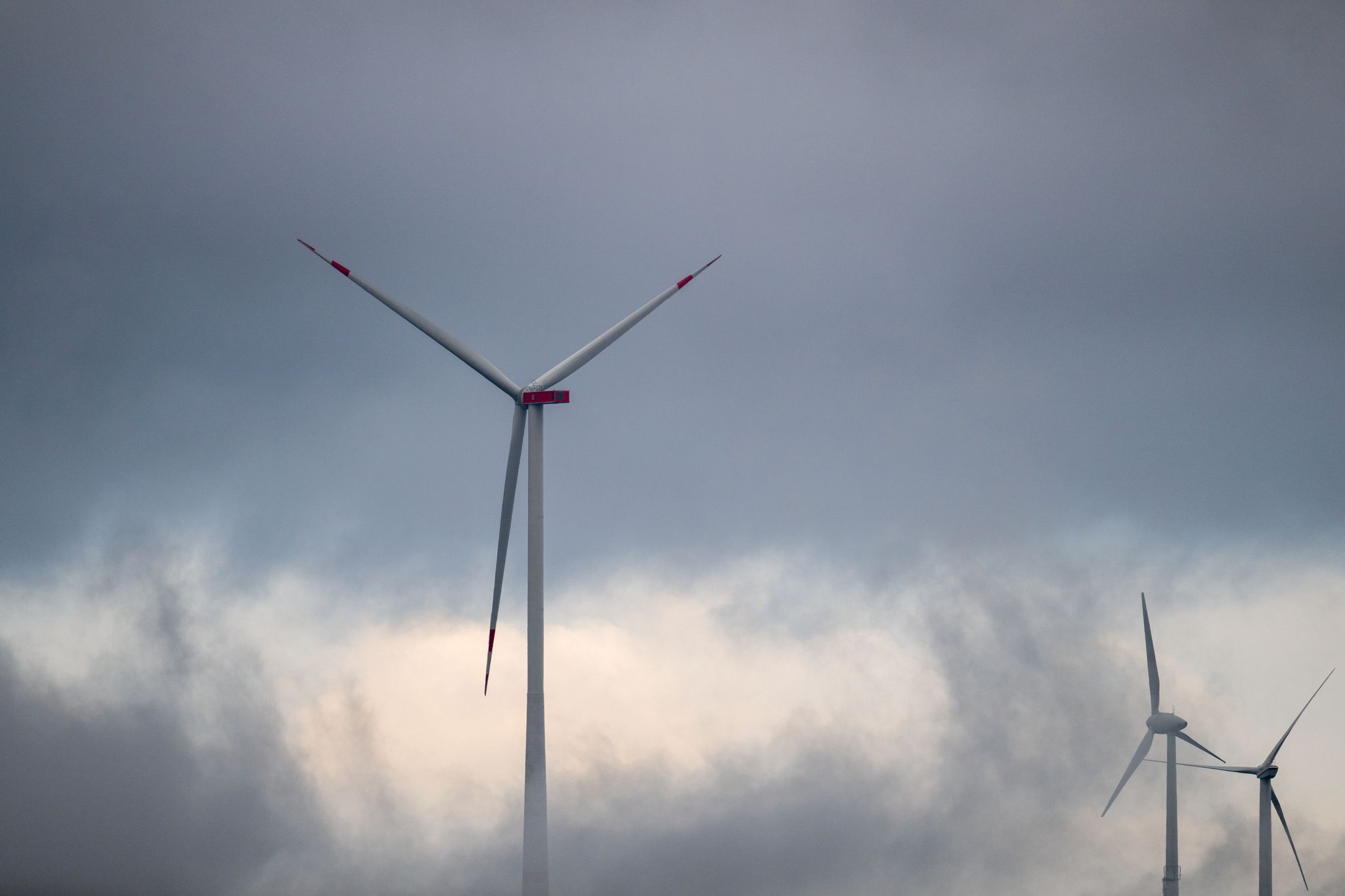Stürmische Böen und Schneefall in Bayern