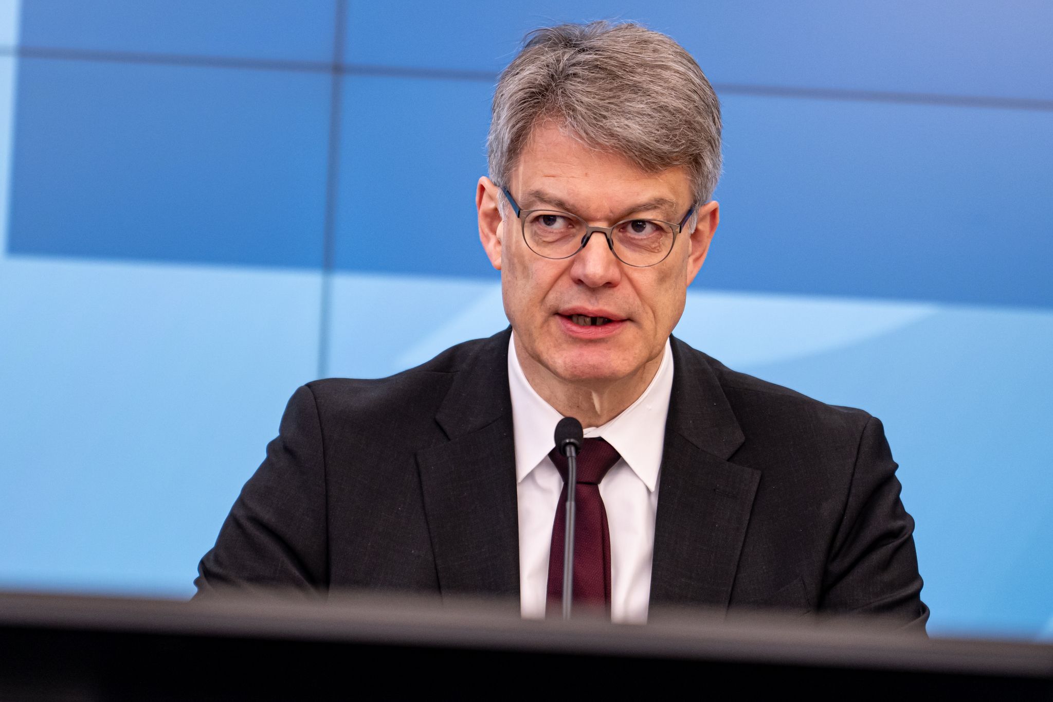 Verkehrsminister zu Wetter: Gefahr noch nicht vorbei