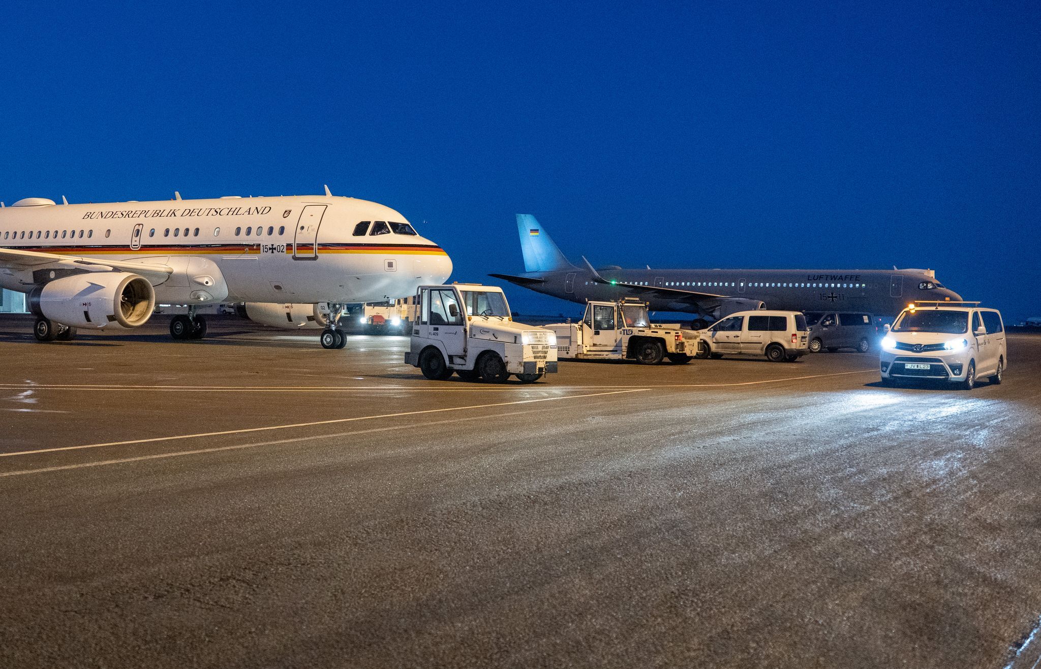 Ministerium rechtfertigt Einsatz zweier Regierungsflieger
