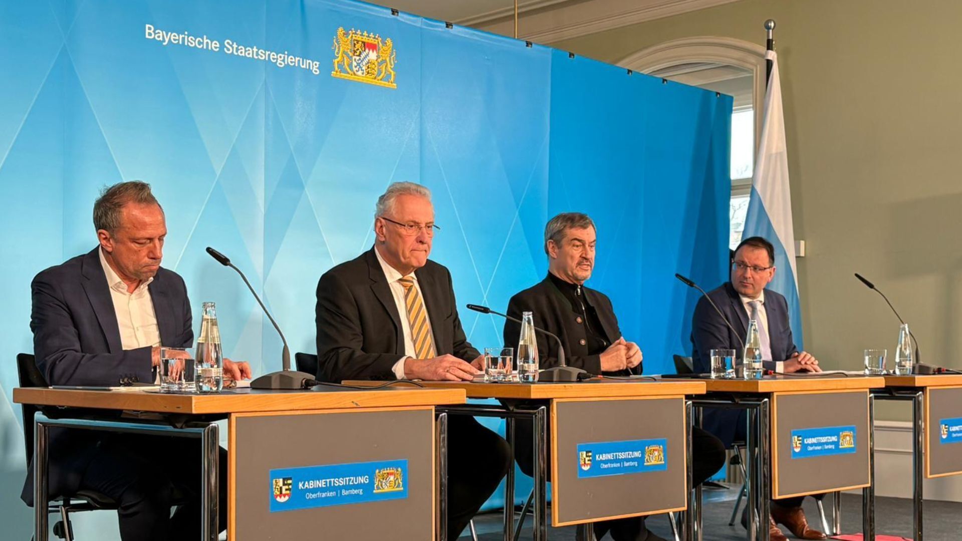 Bayerisches Kabinett tagt in Bamberg – Freistaat will Kommunen weiter helfen – Luisenburg bei Wunsiedel wird Nationales Naturmonument