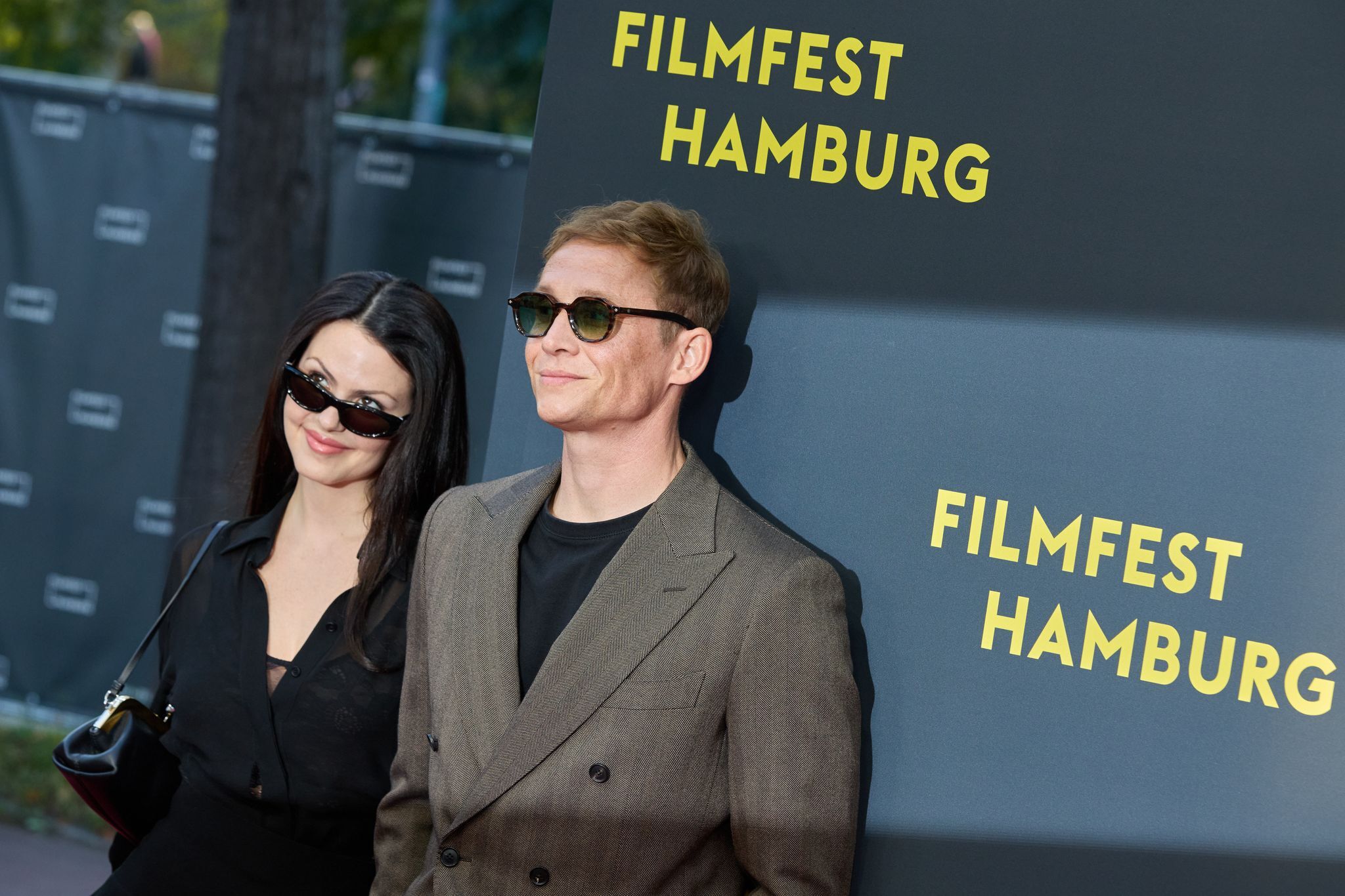 «We did it»: Schweighöfer und Ruby O. Fee haben geheiratet