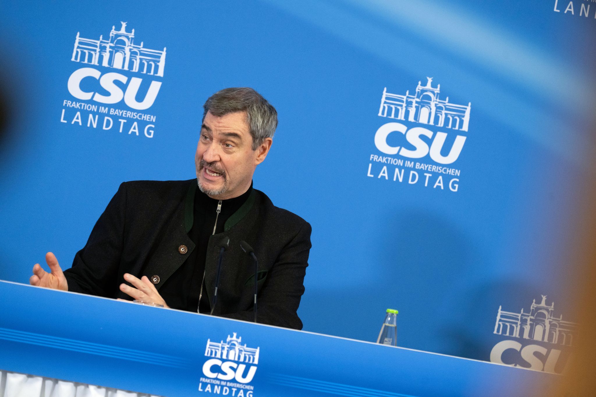 Söder schlägt Fusion von Bundesländern und Hymnenpflicht vor