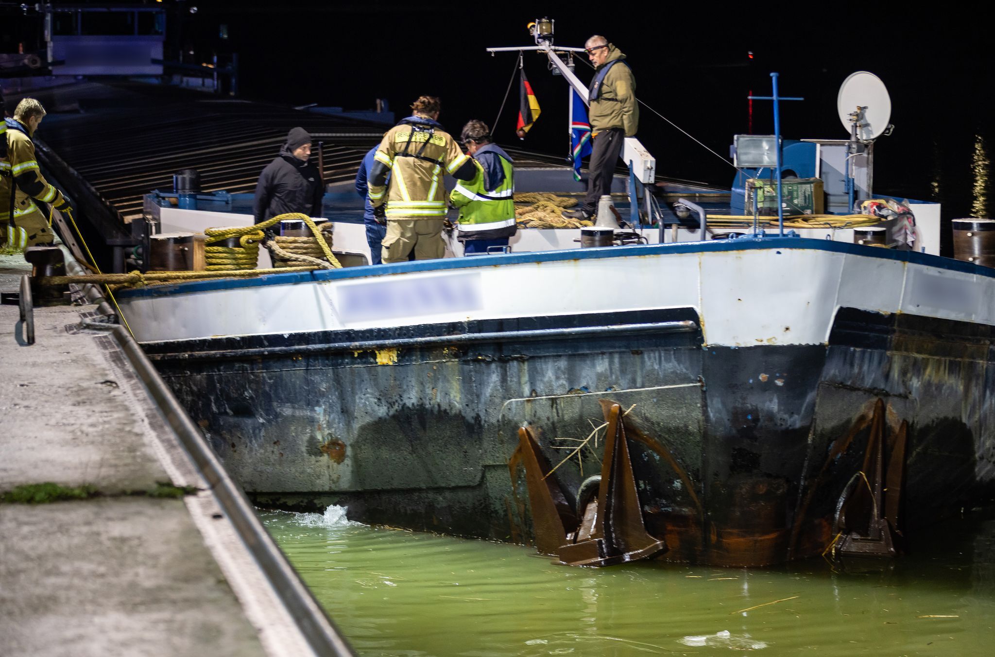 Havariertes Frachtschiff sitzt im Fürther Hafen fest