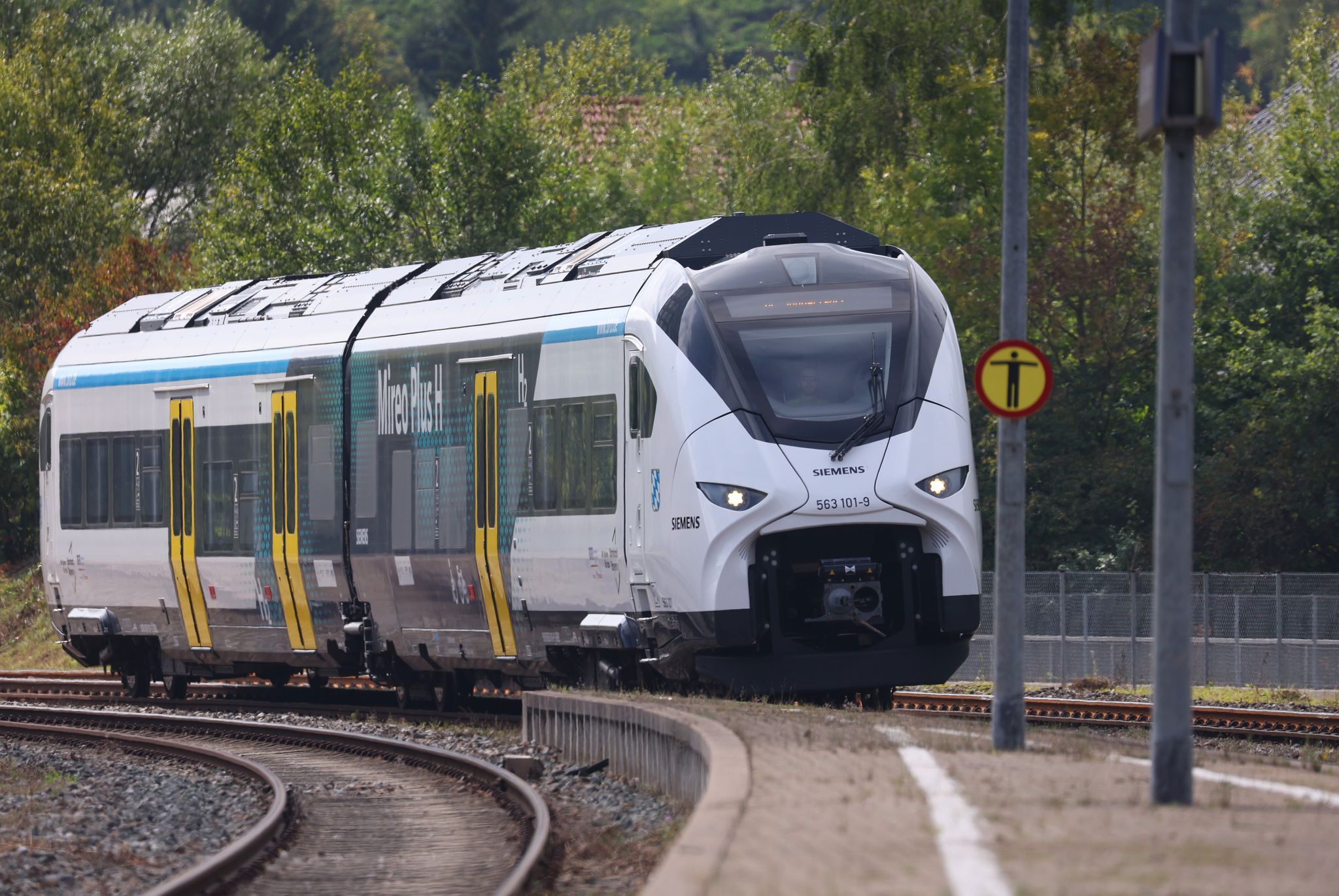 Bayern plant mehr Oberleitungen für Bahnstrecken in Schwaben