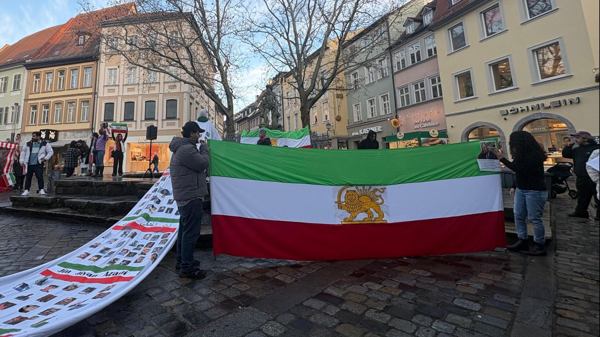 „Wir müssen ihre Stimme bleiben“ – Solidaritätskundgebung in Bamberg für Zivilbevölkerung im Iran