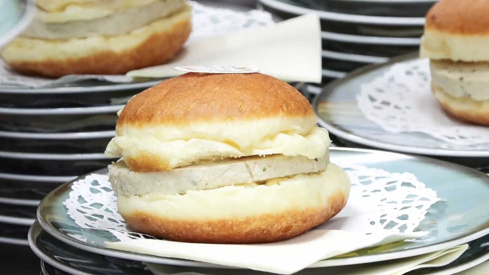 Närrisches Gebäck in München: Weißwurstkrapfen