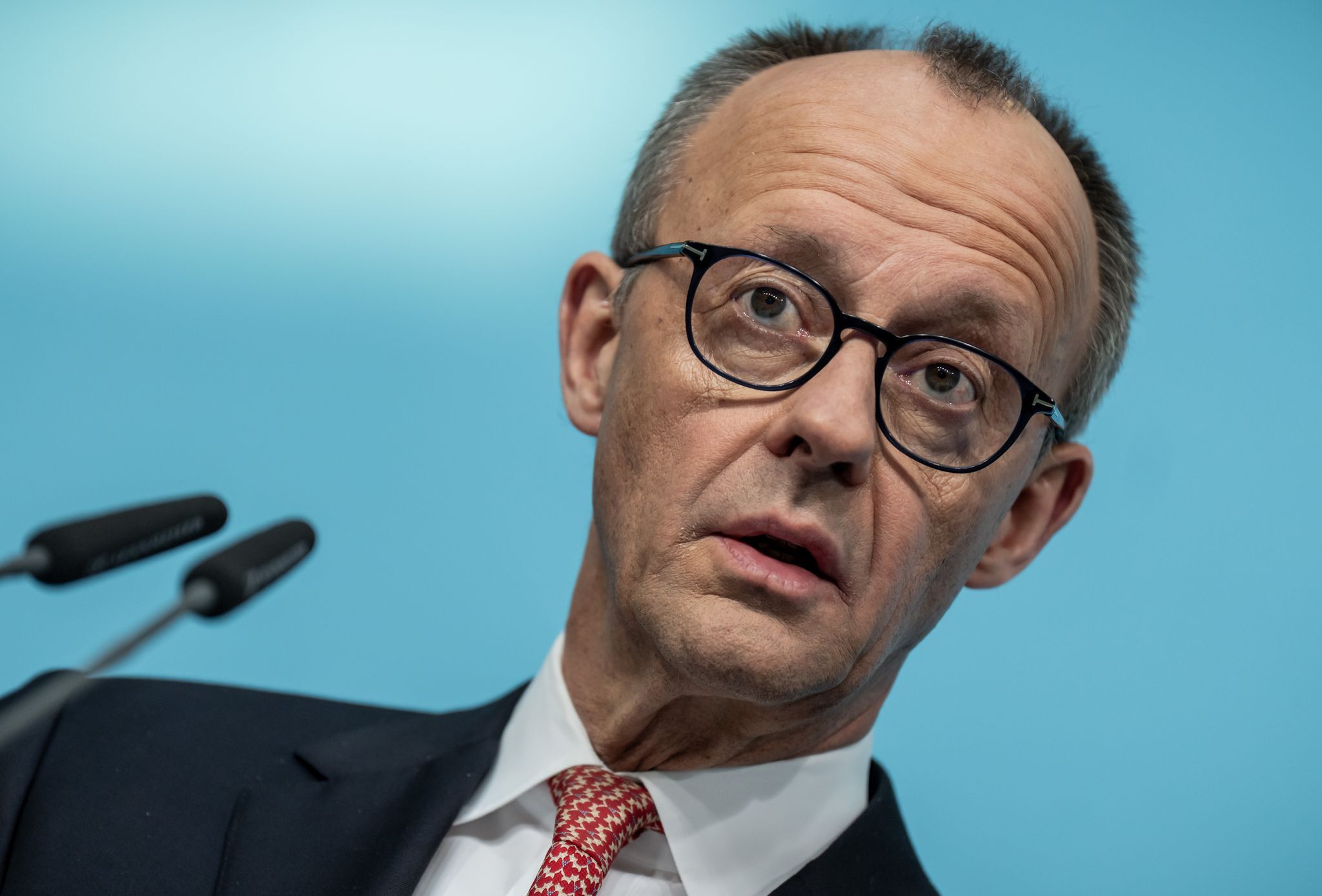 Merz bekräftigt seine Kritik an Höhe des Krankenstandes