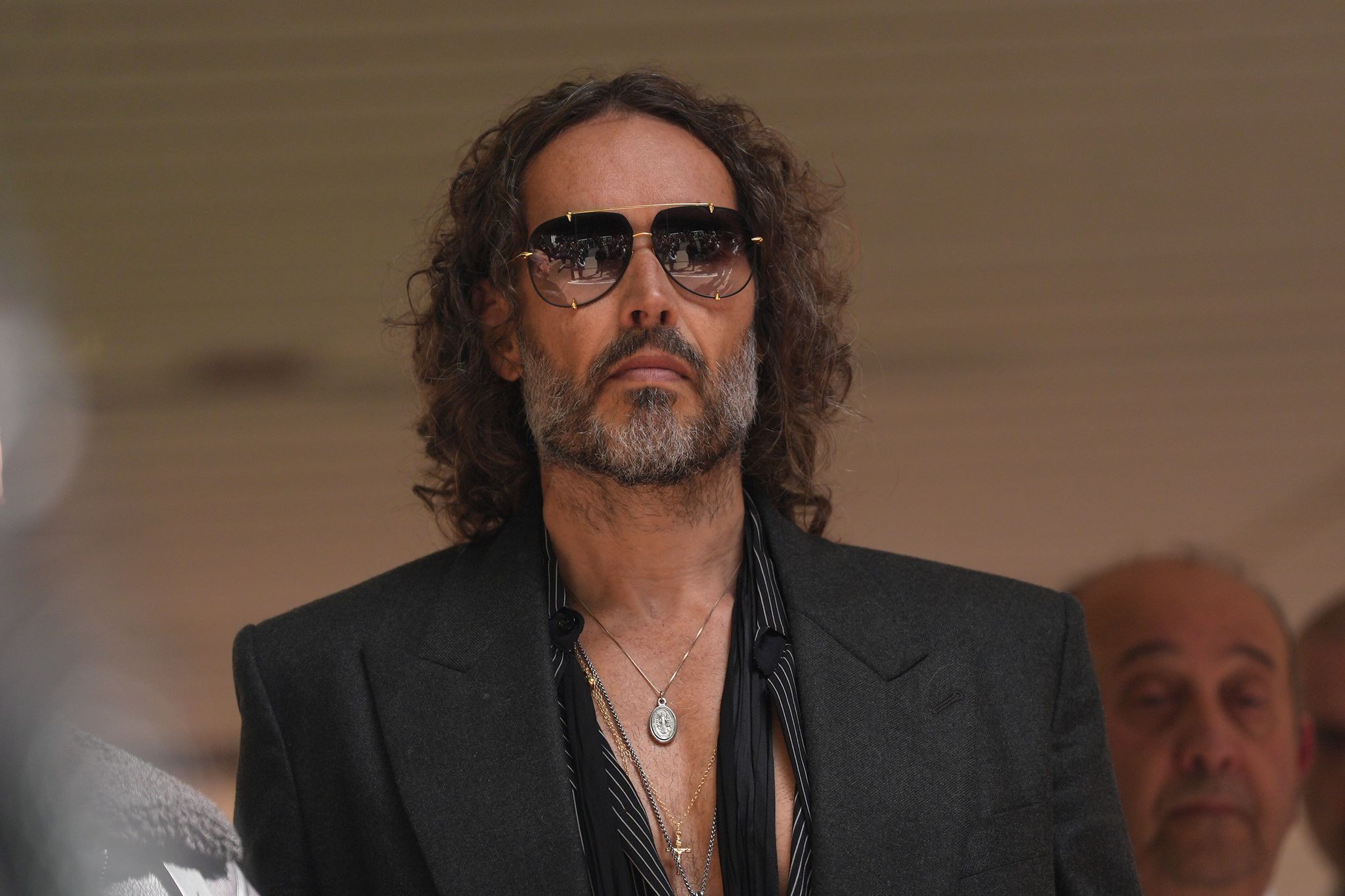 Russell Brand muss nicht in Untersuchungshaft