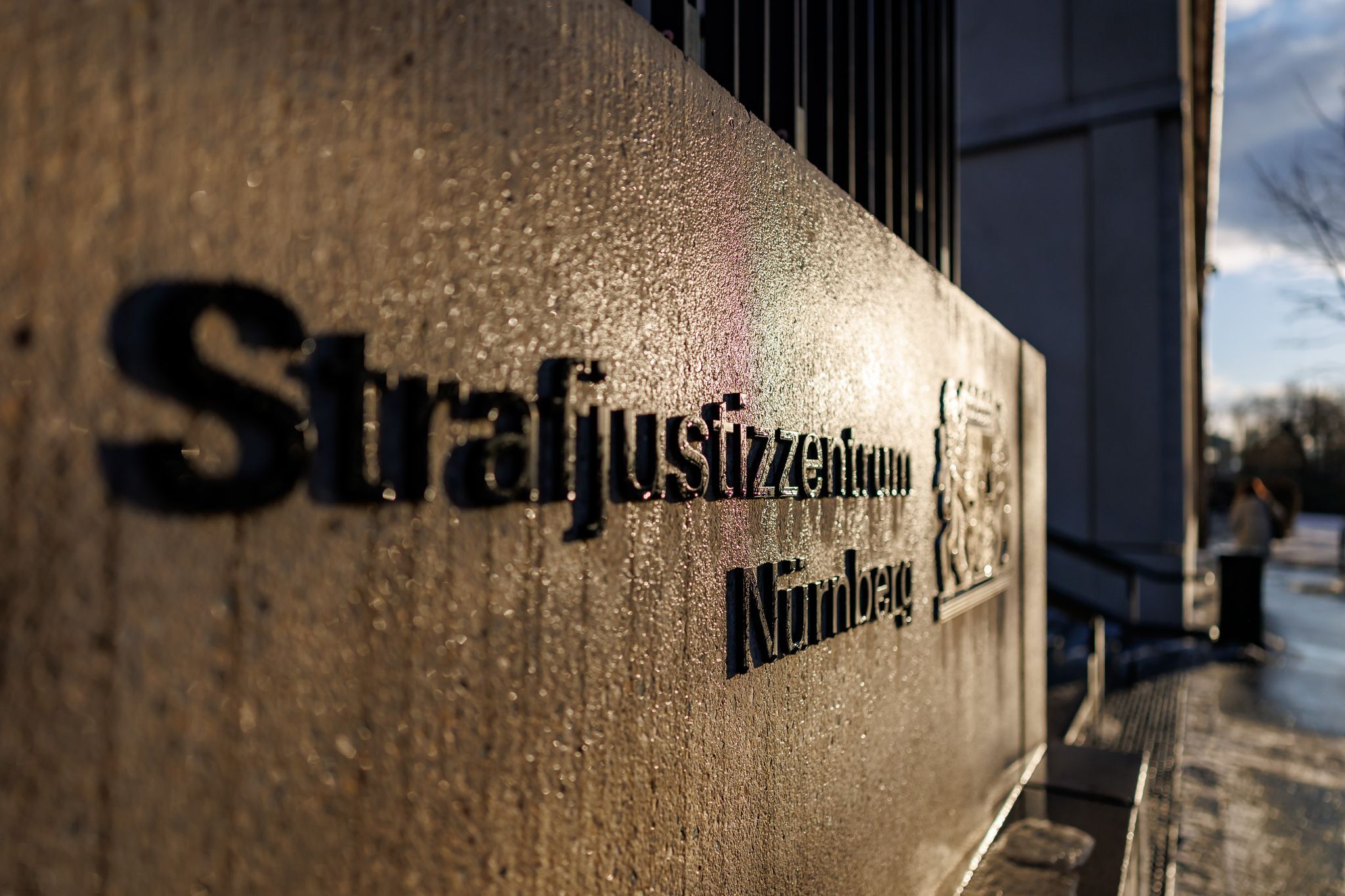 Todesschüsse auf Hochzeit – Angeklagter schweigt vor Gericht