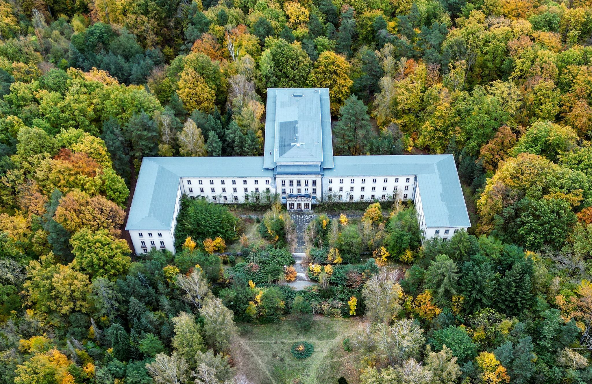 Historisches Areal mit Goebbels-Villa: Großbrand nahe Berlin