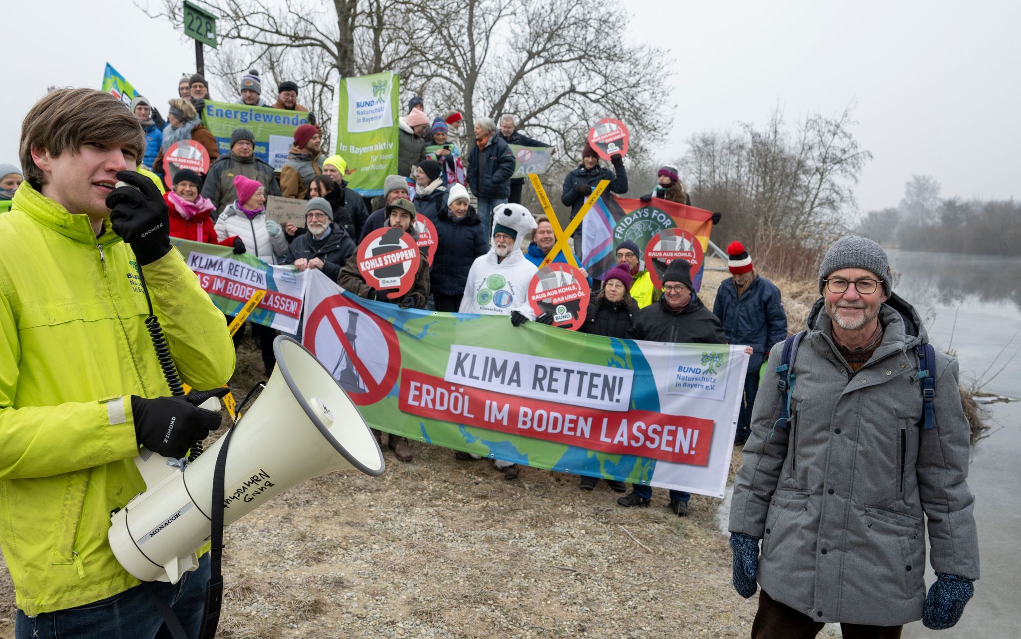 Naturschützer protestieren gegen neue Ölbohrung in Schwaben