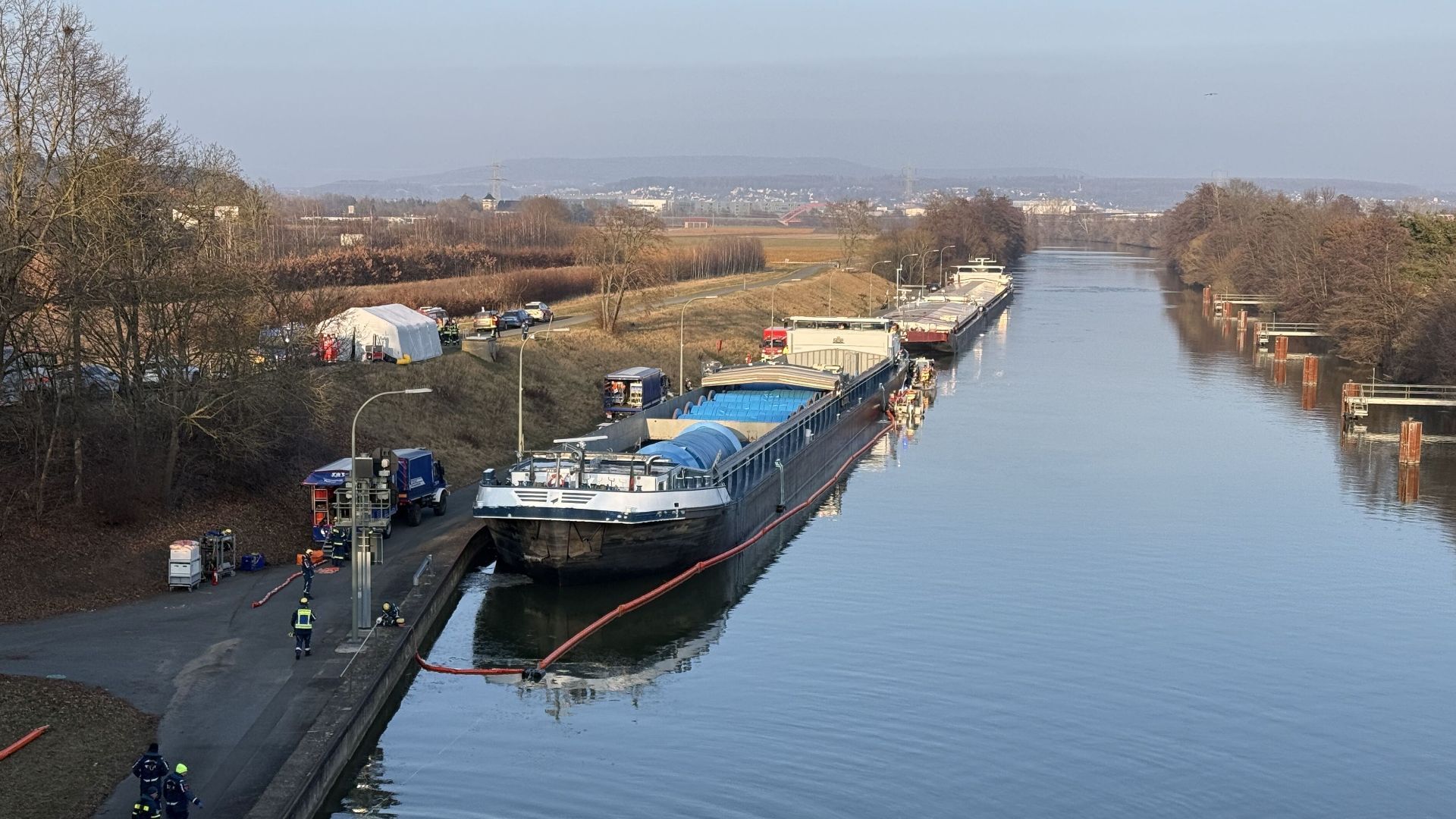 Güterschiff vor Hausen schlägt Leck – Rettungskräfte aktuell im Einsatz