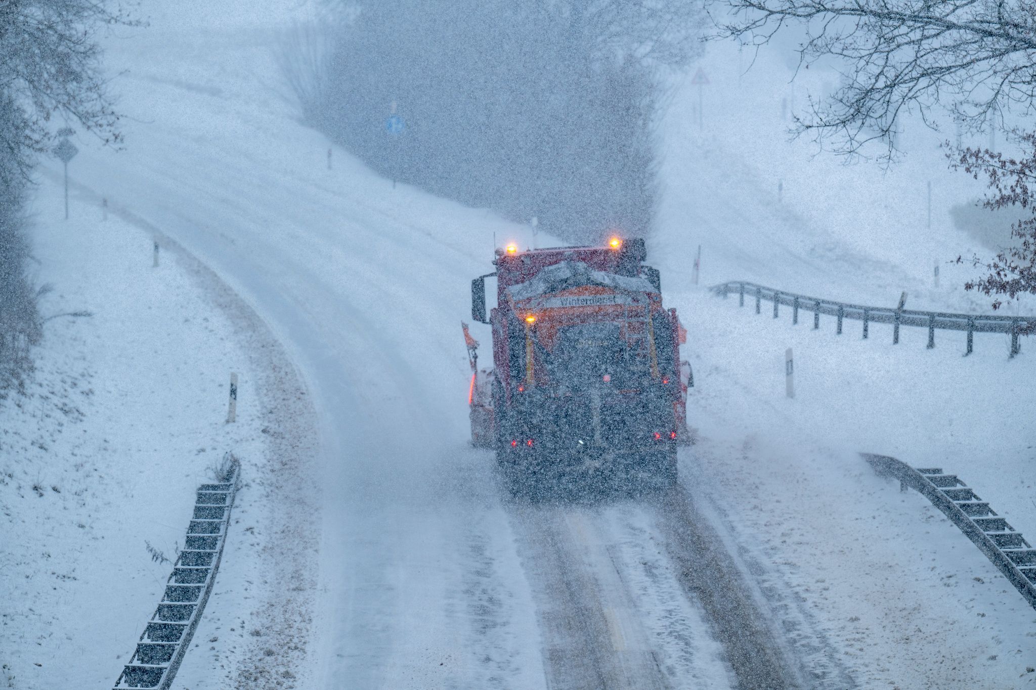 Neuschnee und glatte Straßen erwartet